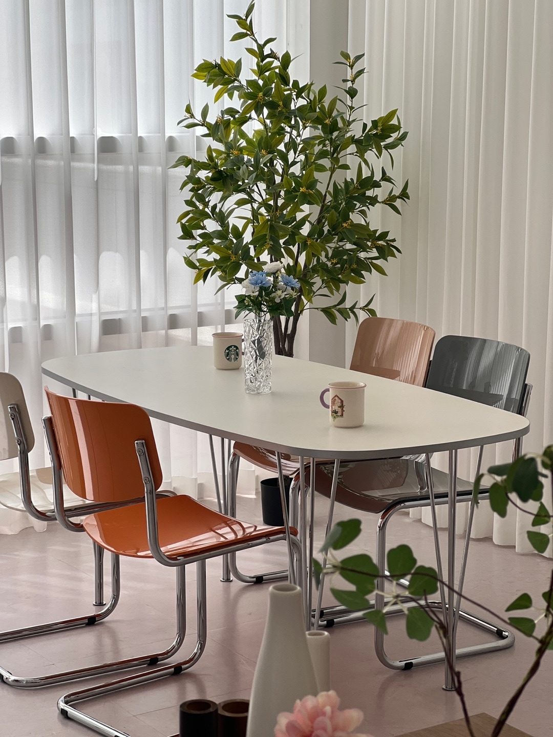 Glossy Cantilever Chair user photo