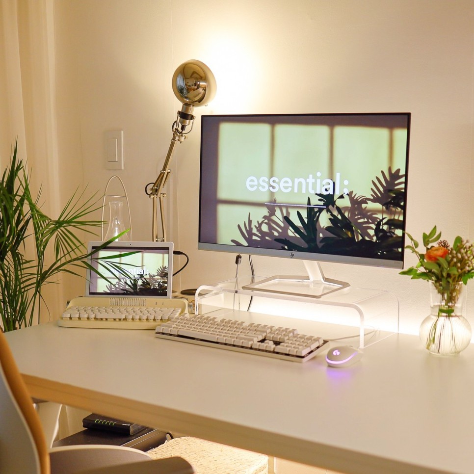 Adjustable Chrome Task Lamp user photo