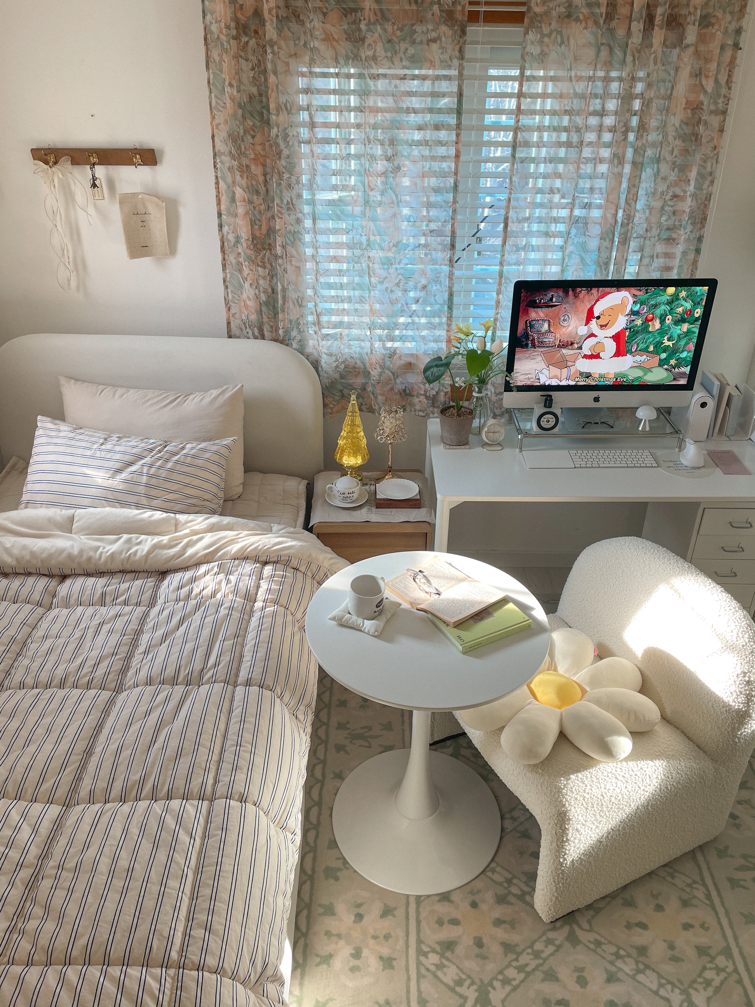 Curved Bouclé Lounge Chair user photo