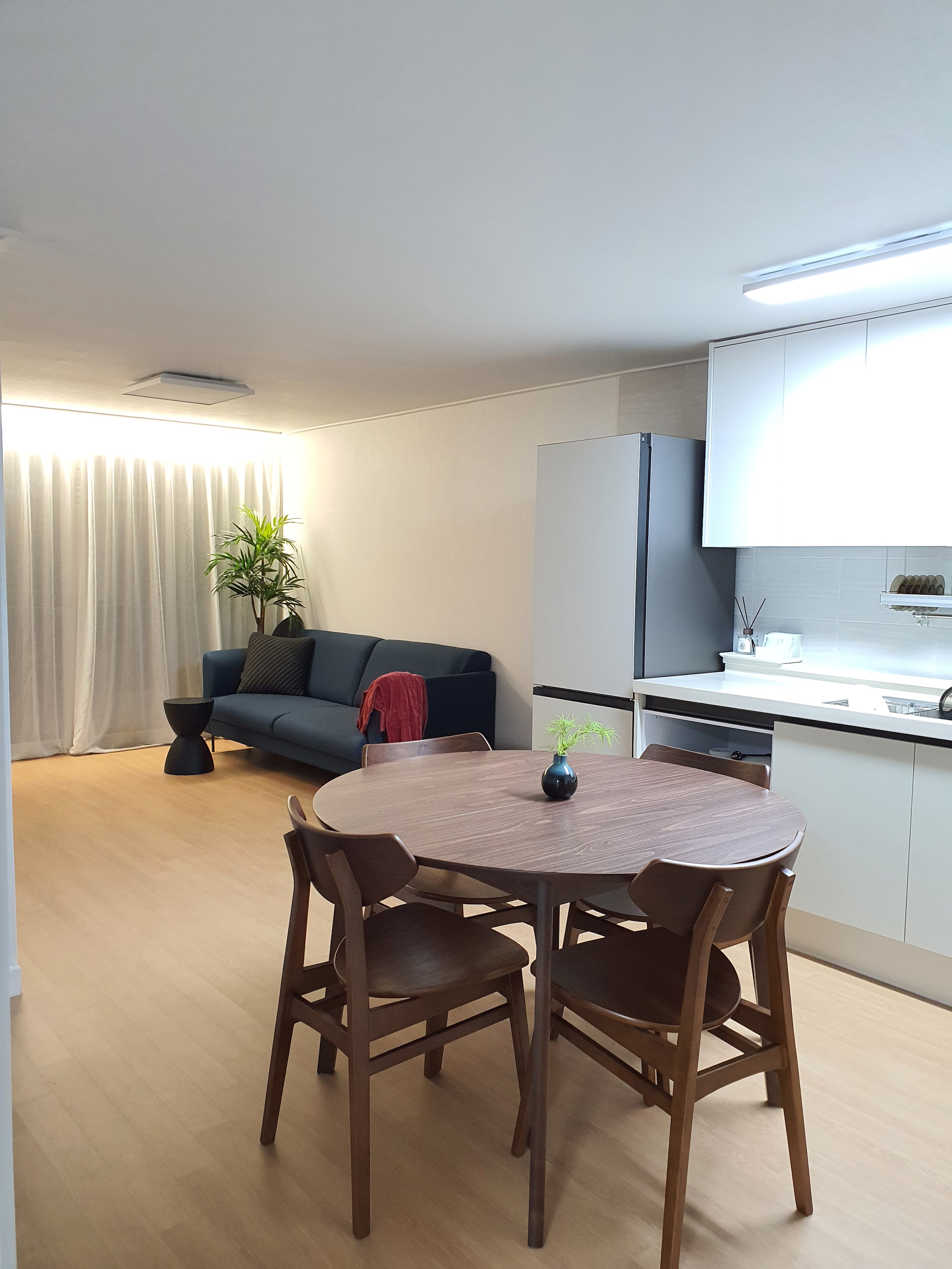 Round Extendable Dining Table user photo