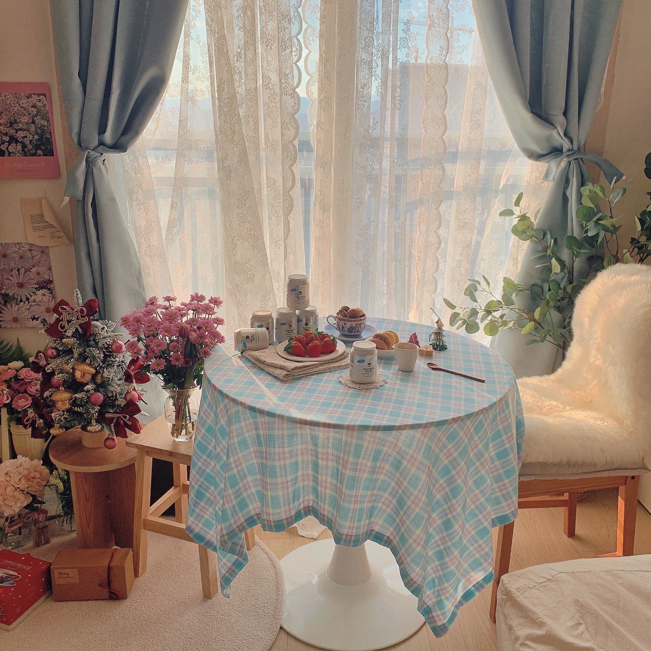 Wood Round Side Table user photo