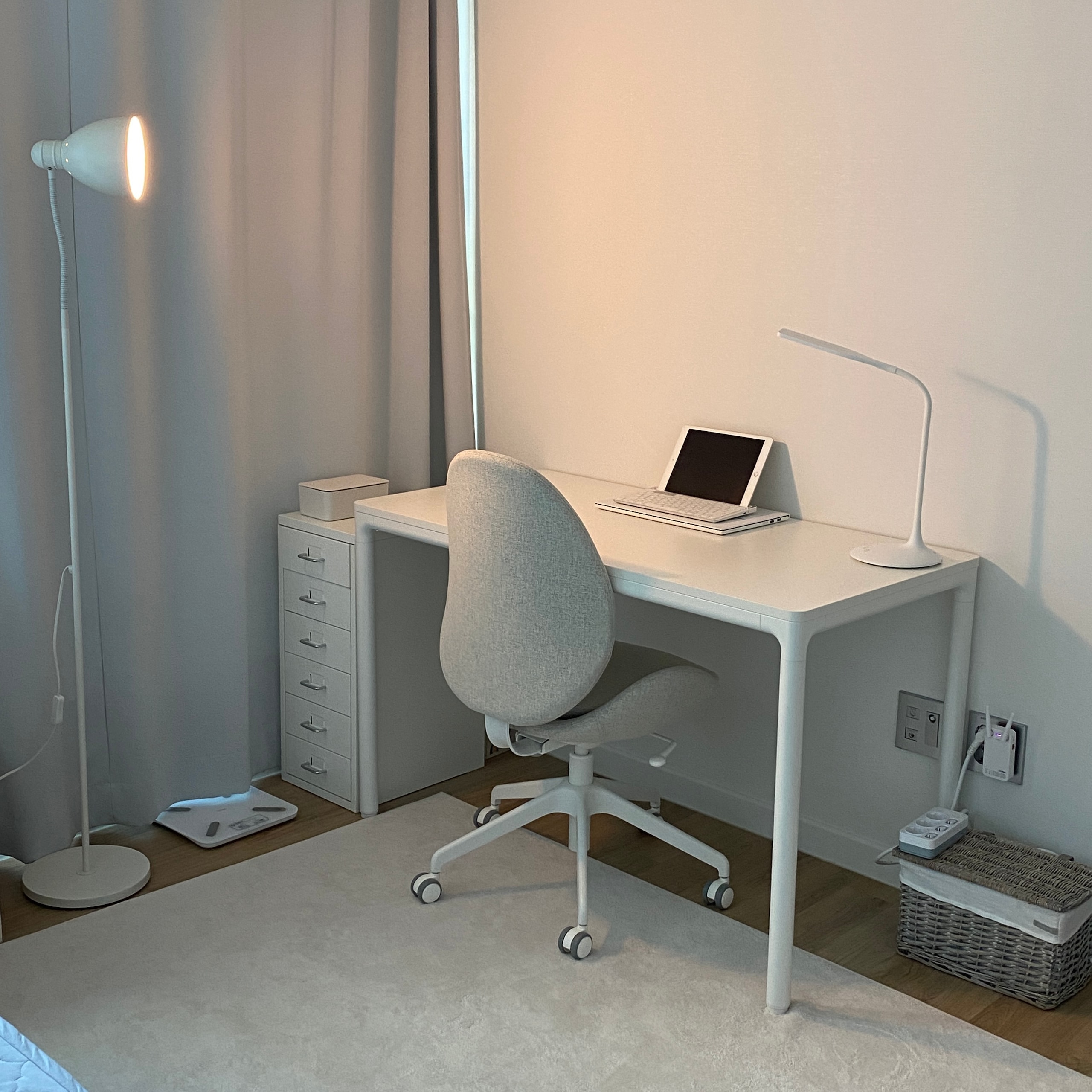 Minimalistic Adjustable Desk Lamp user photo