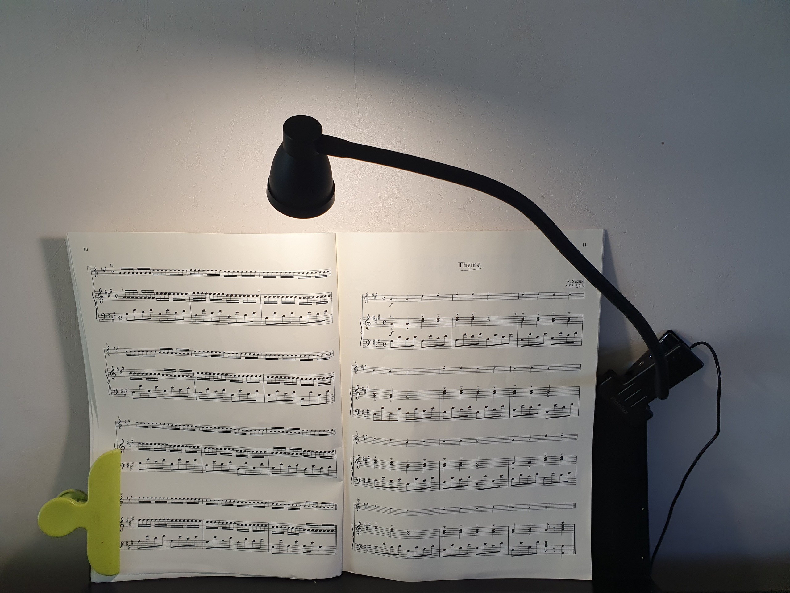 Minimalistic Clamping Desk Lamp user photo