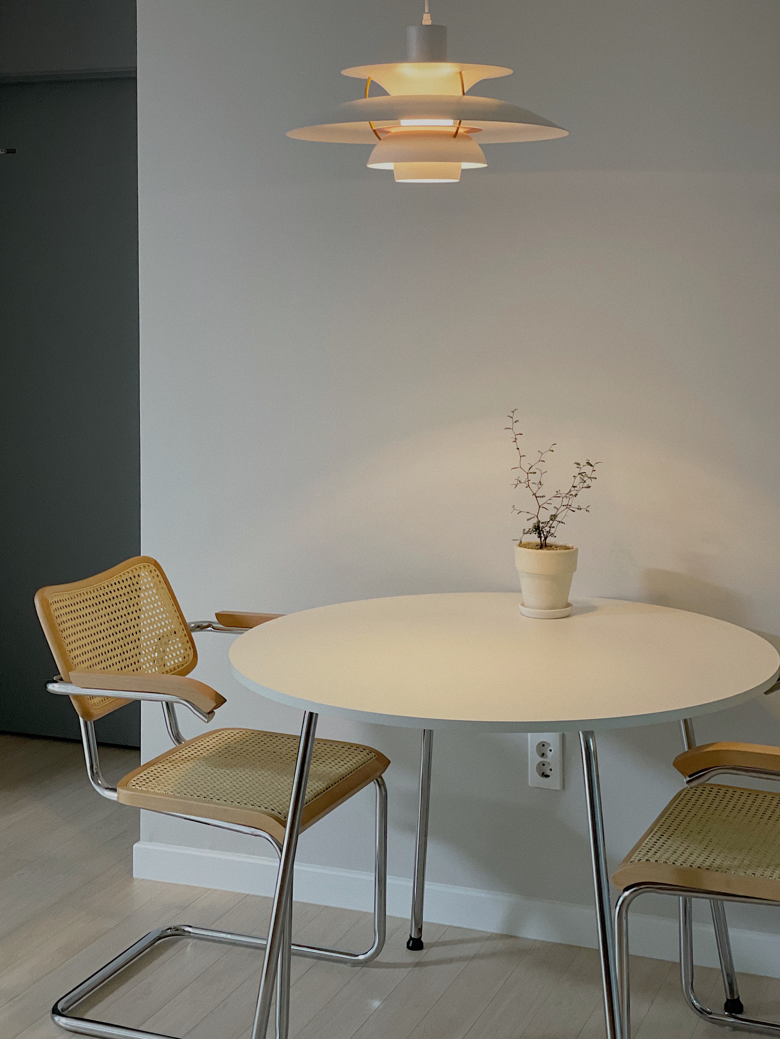 Round Chrome Dining Table user photo