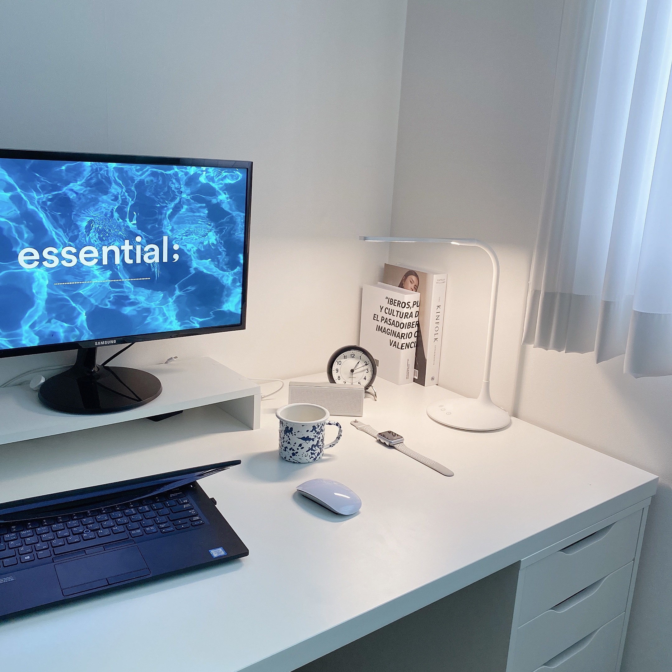 Minimalistic Adjustable Desk Lamp user photo