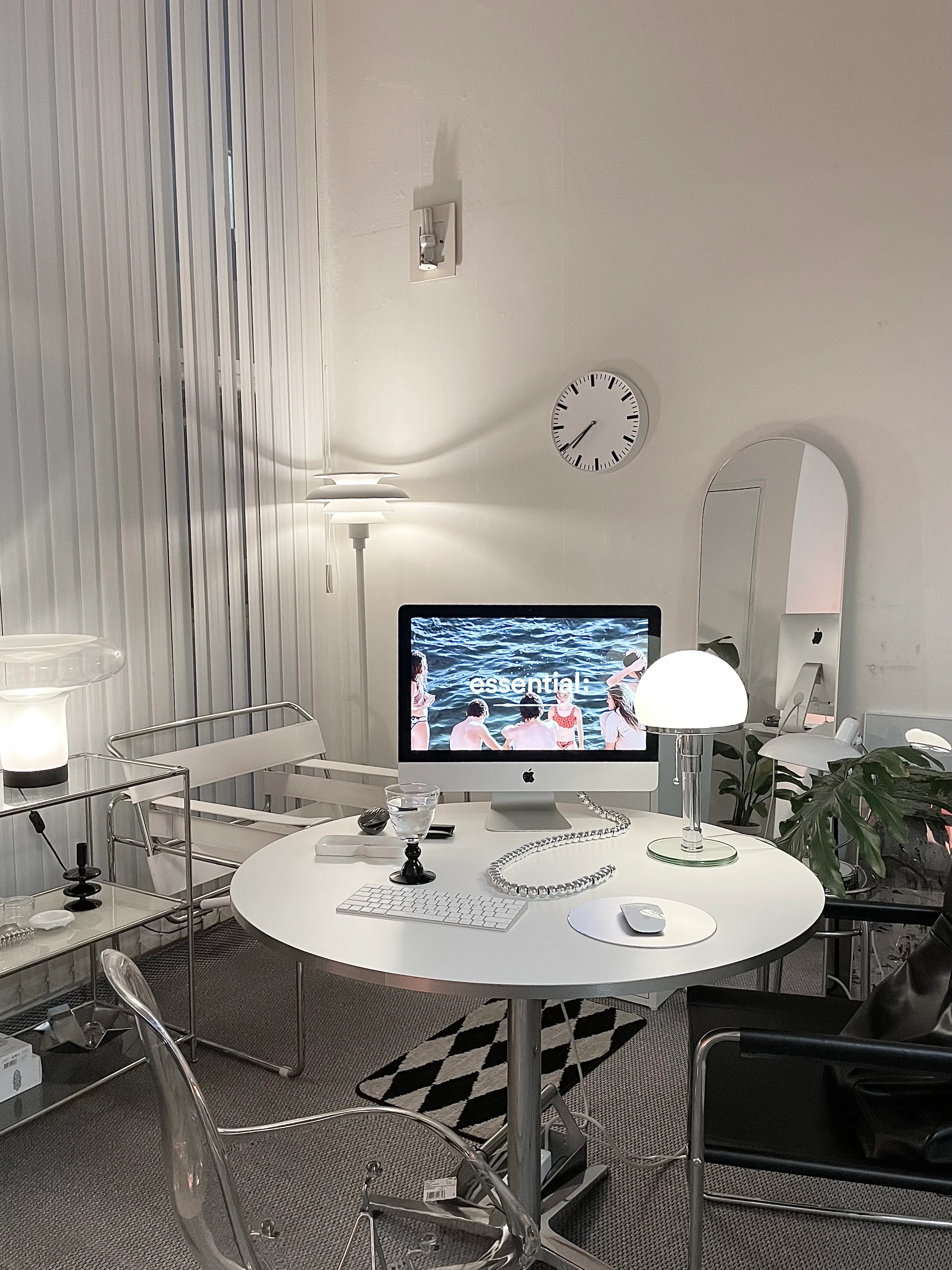 Eiffel Base Molded Chair user photo