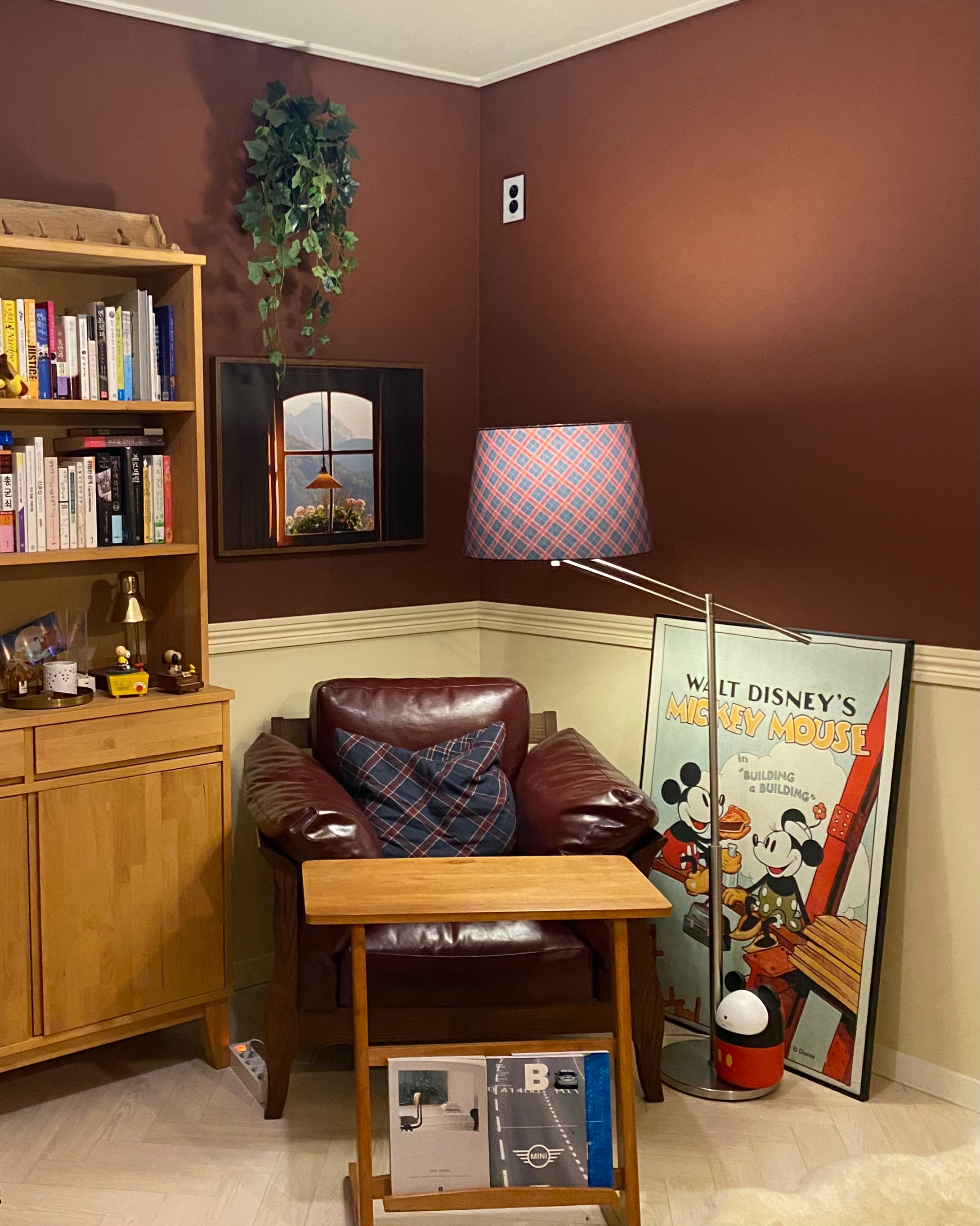 Wooden Side Table with Magazine Rack user photo