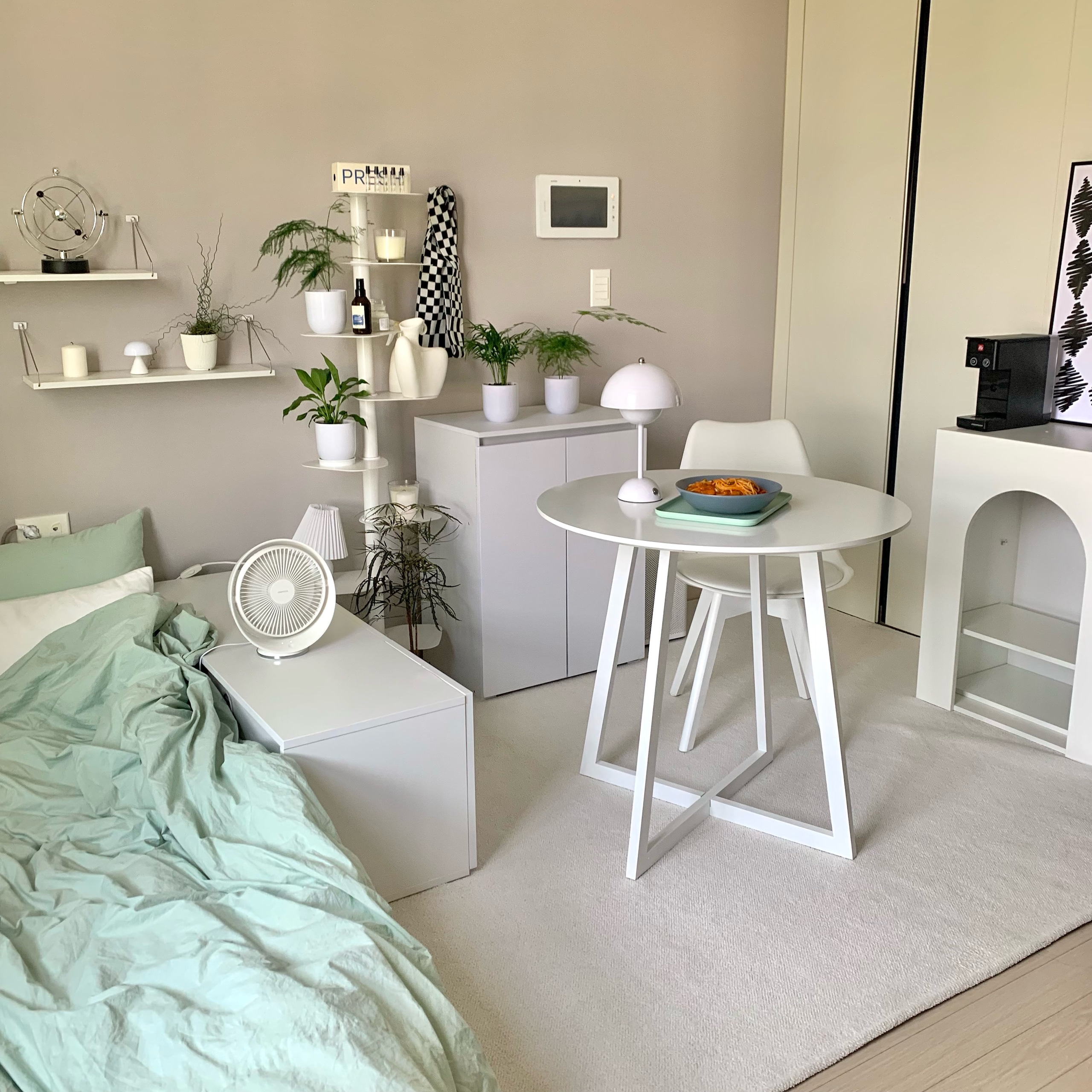 Molded Shell Dining Chair user photo