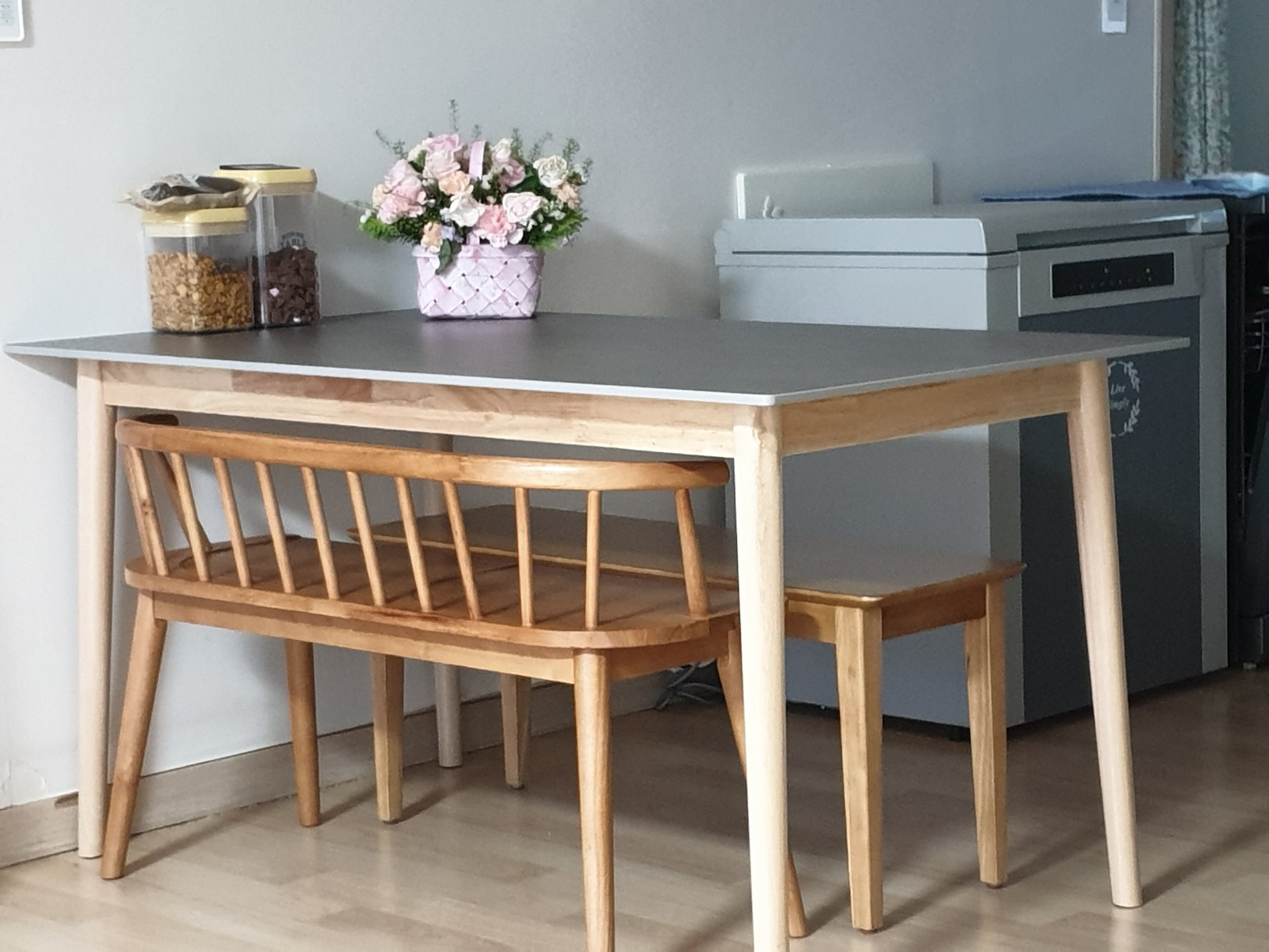 Ceramic Tabletop Solid Wood Frame Dining Table user photo