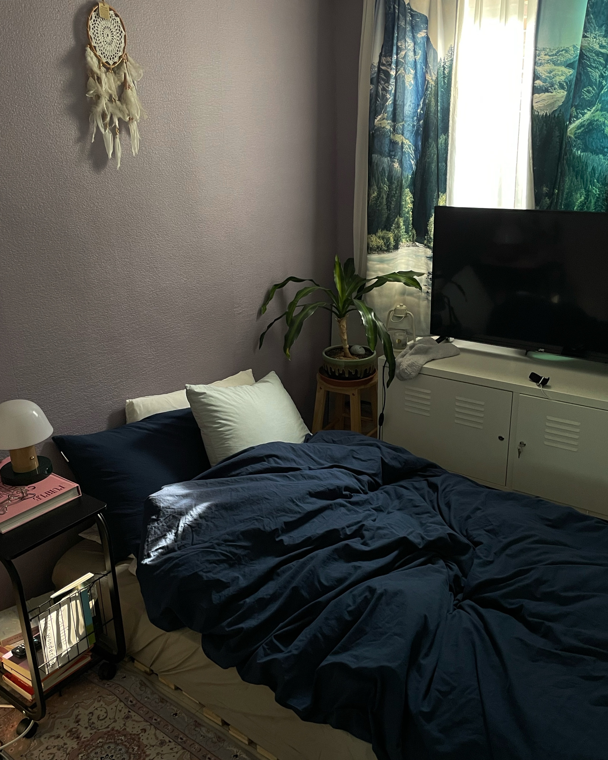 Rolling C-Shaped Side Table with Magazine Rack user photo