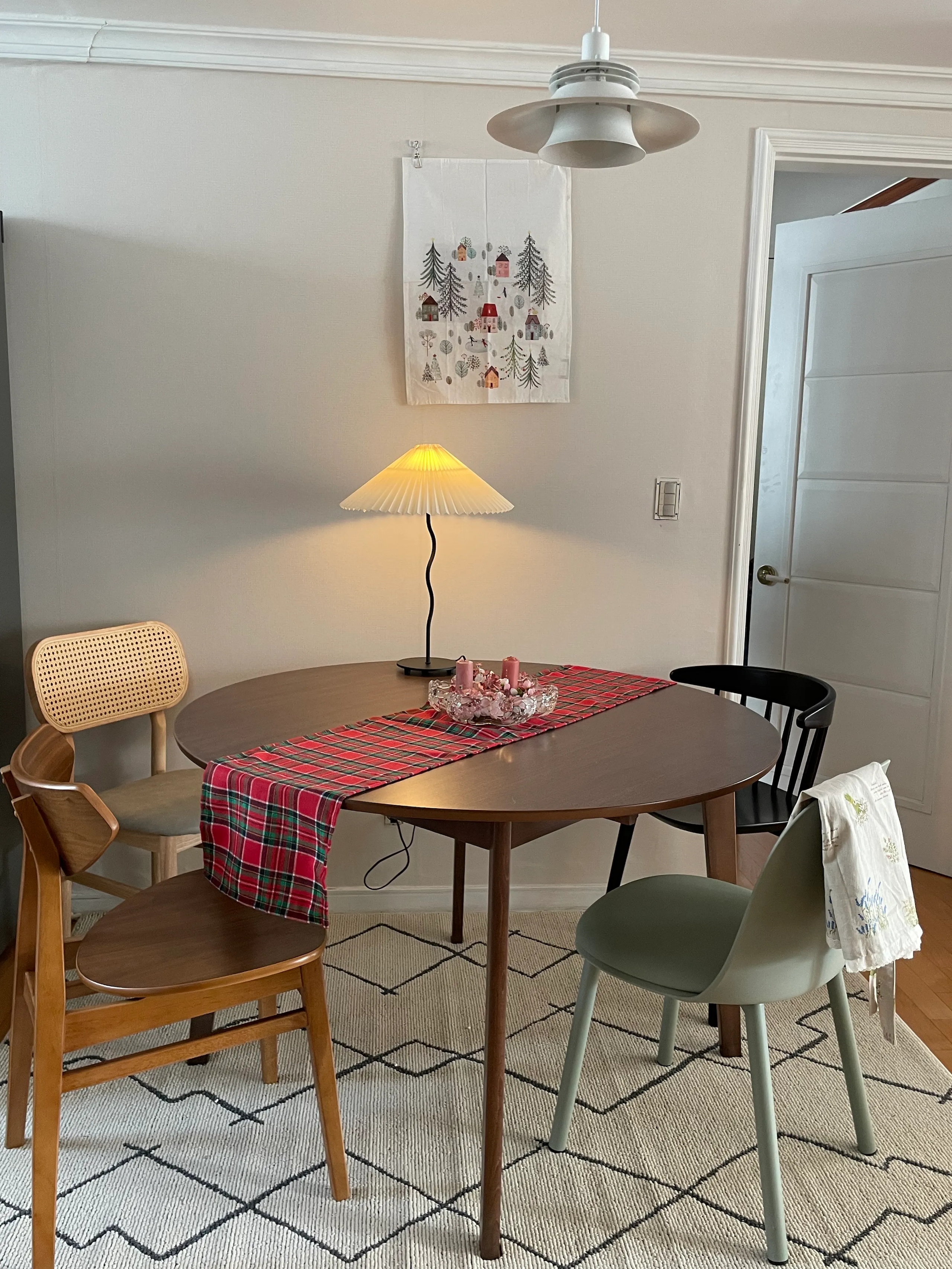 Round Extendable Dining Table user photo
