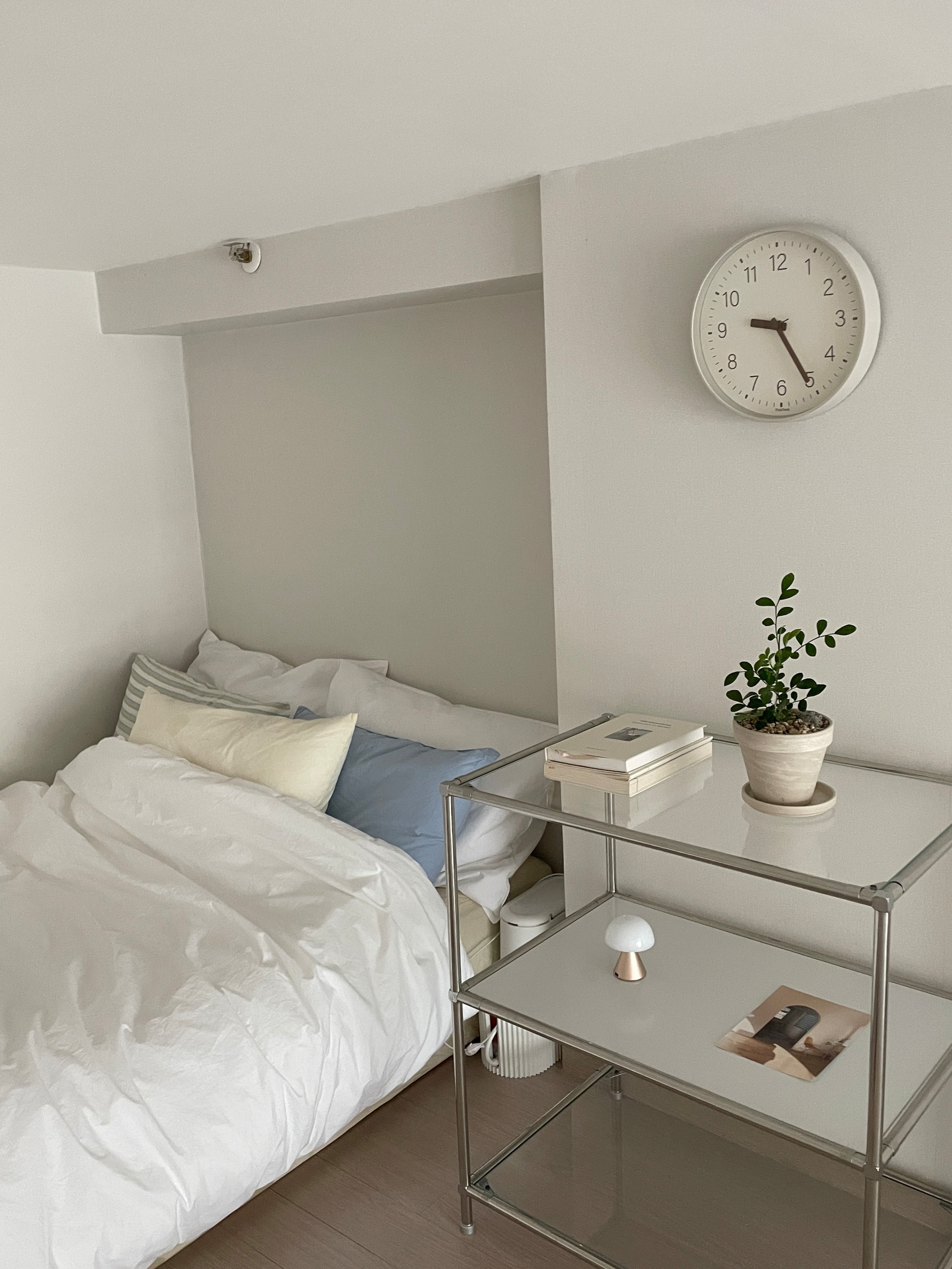 Nordic-Style Silent Wall Clock user photo