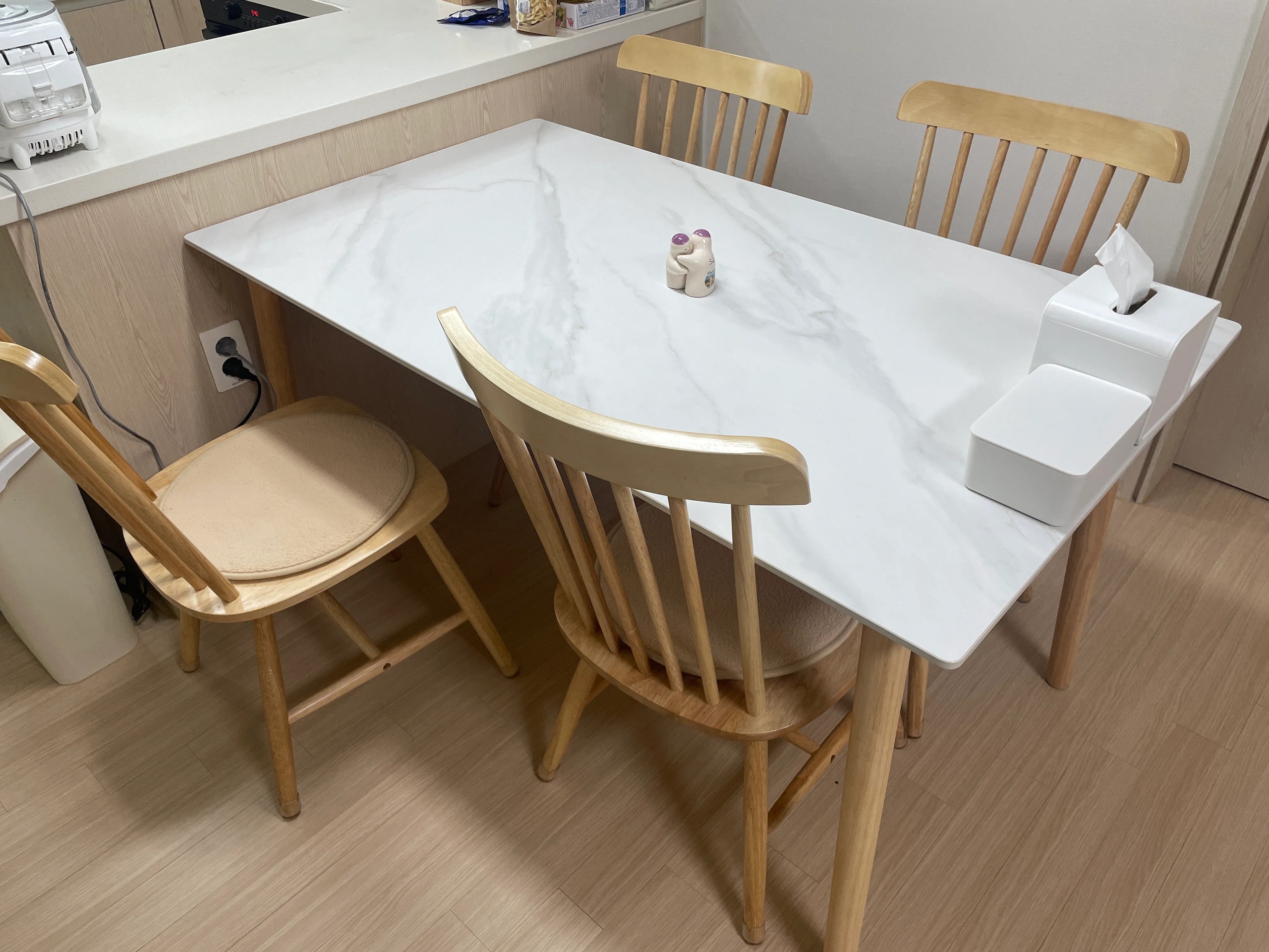 Ceramic Tabletop Solid Wood Frame Dining Table user photo