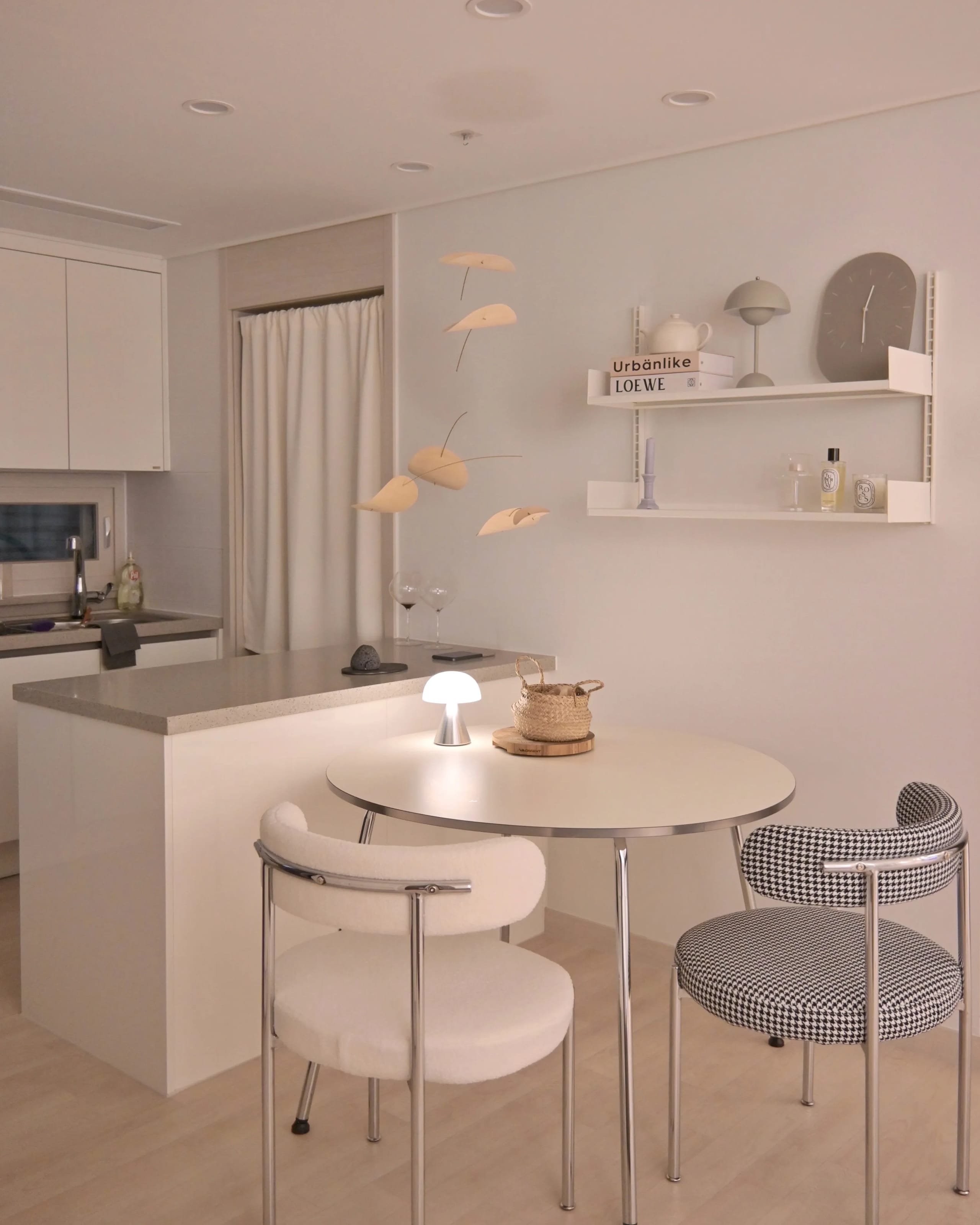 Round Chrome Dining Table user photo