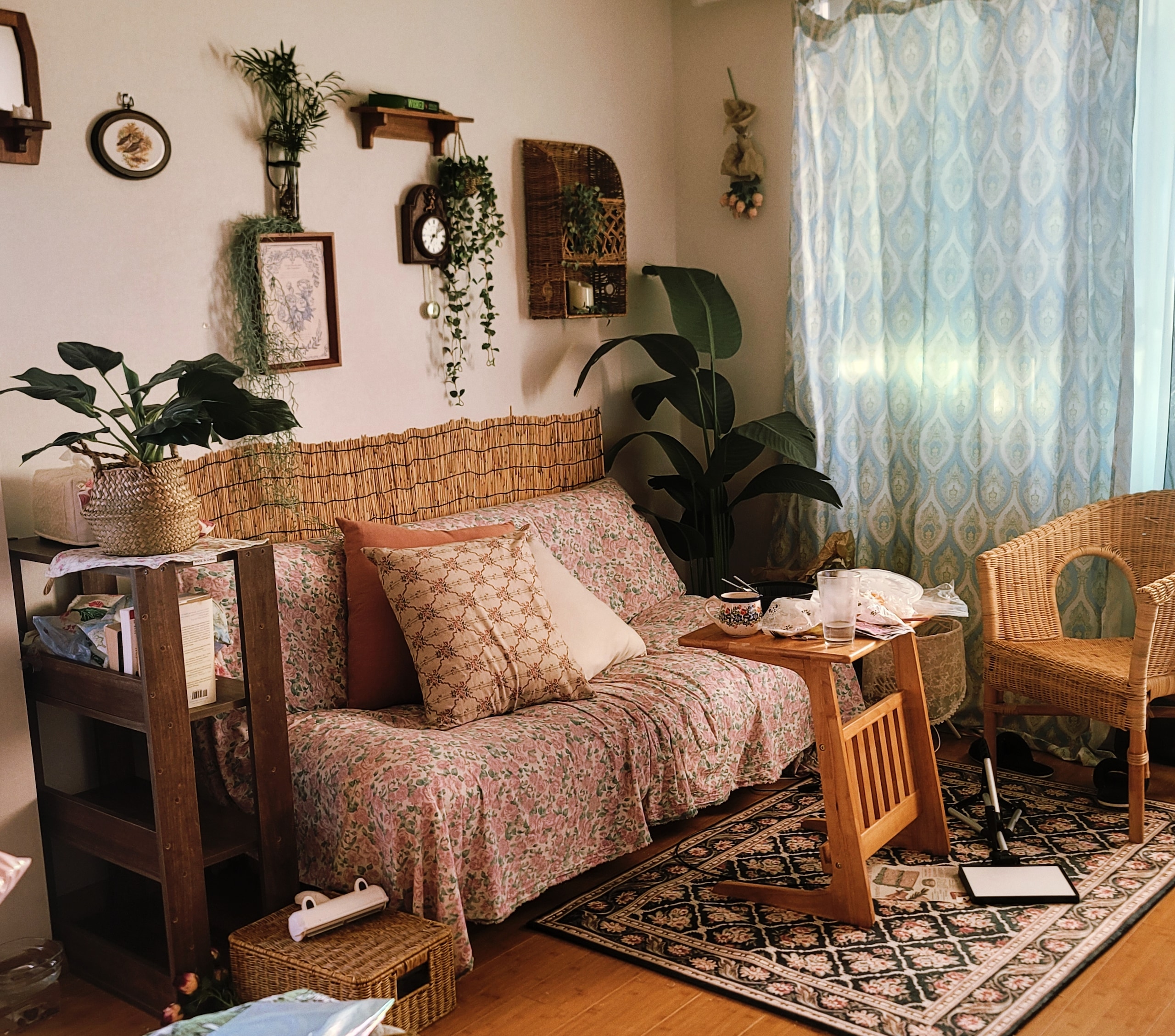 Wooden Side Table with Magazine Rack user photo