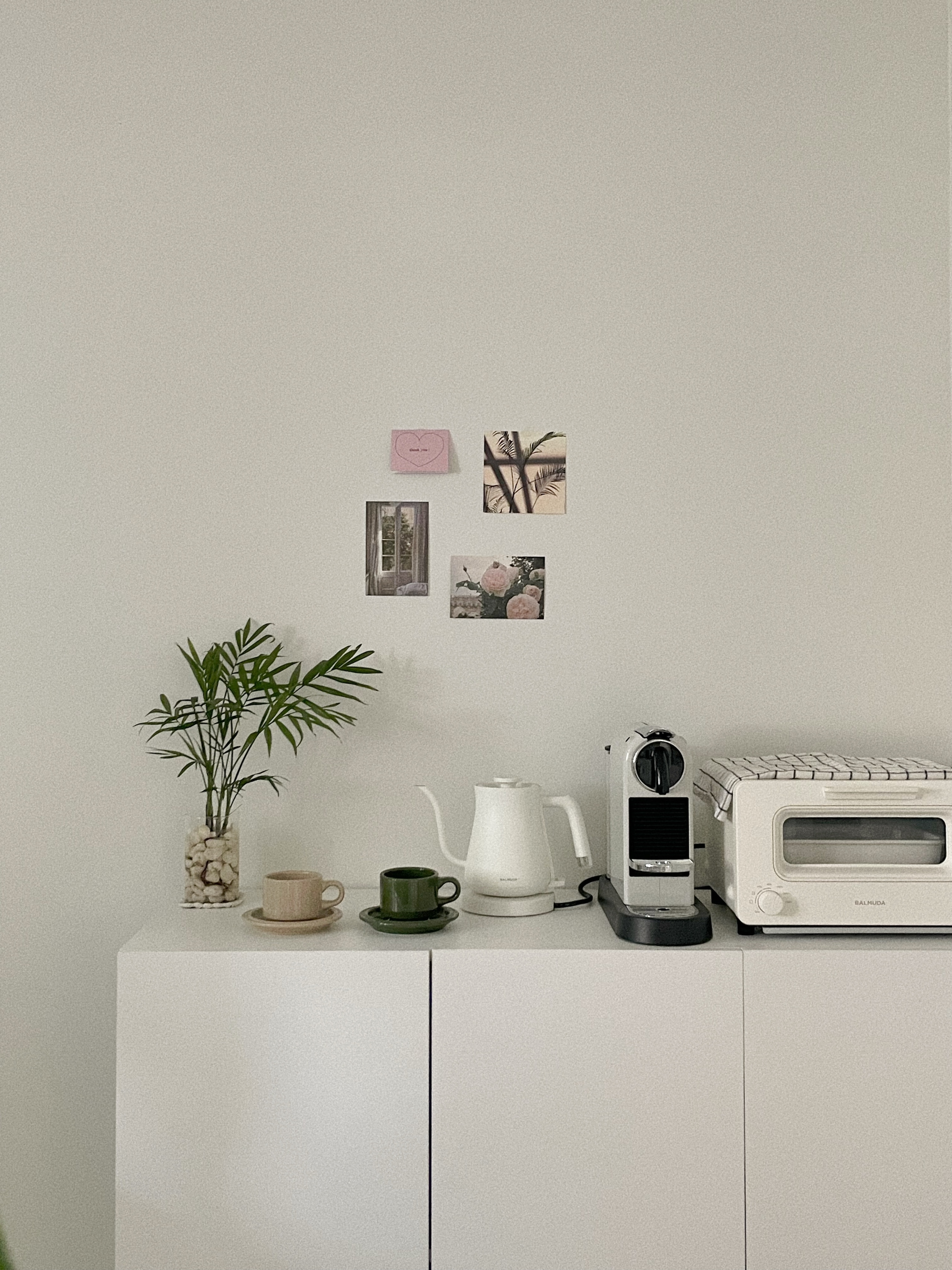 Glossy Ceramic Cup & Saucer Set user photo
