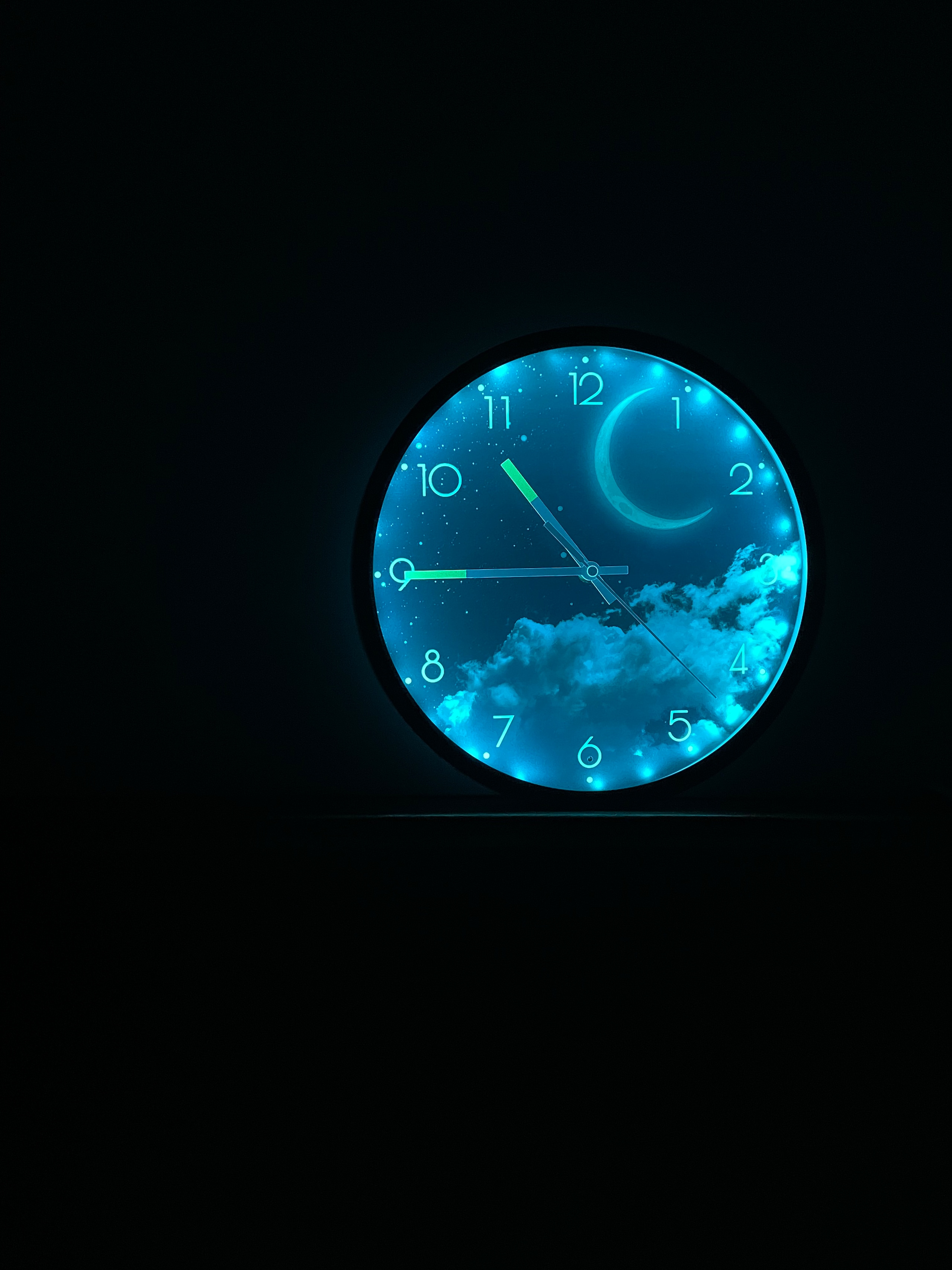 Glow-in-the-Dark Sound-Activated Wall Clock user photo