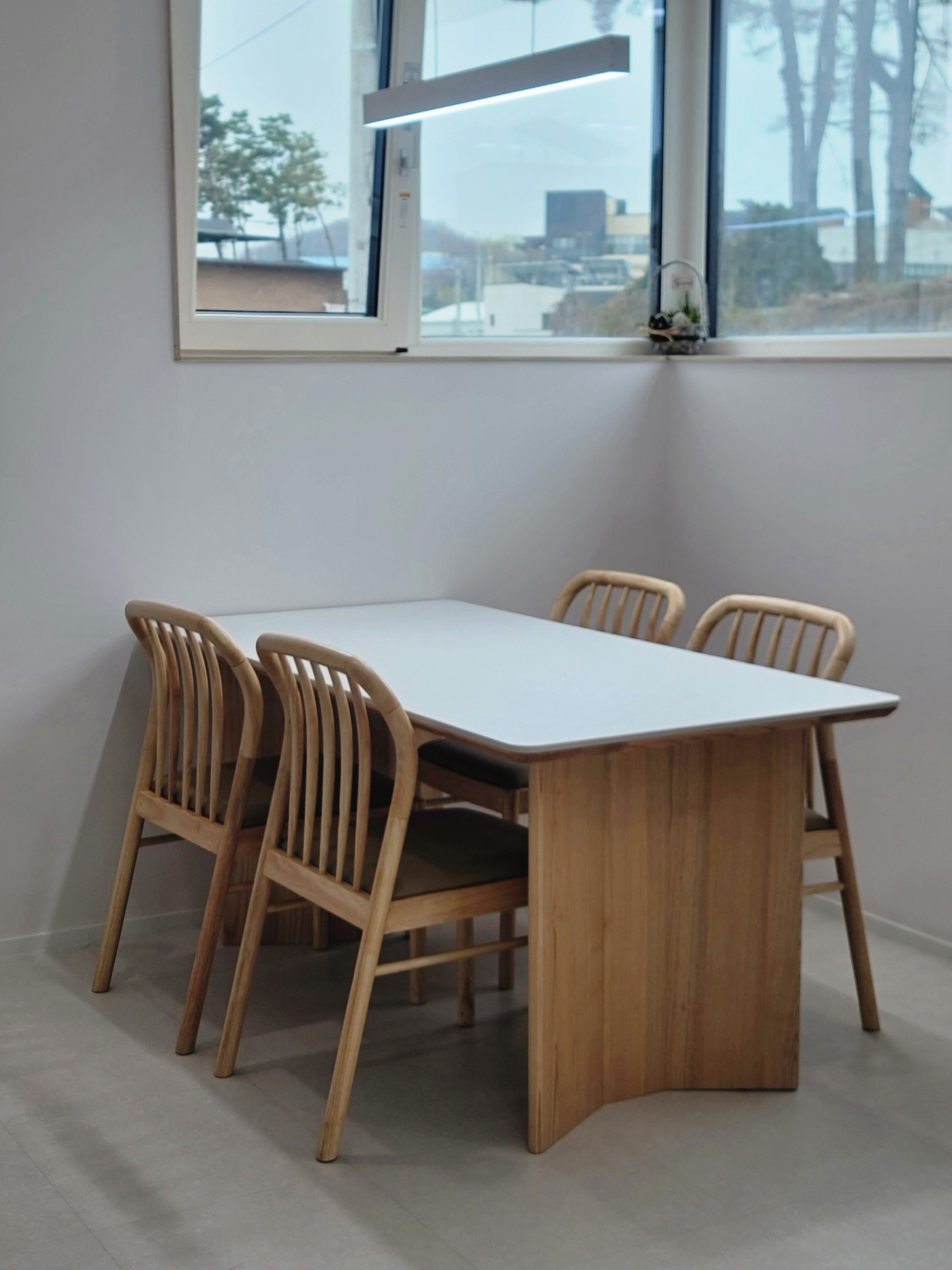 Reversible Ceramic Rectangular Dining Table user photo