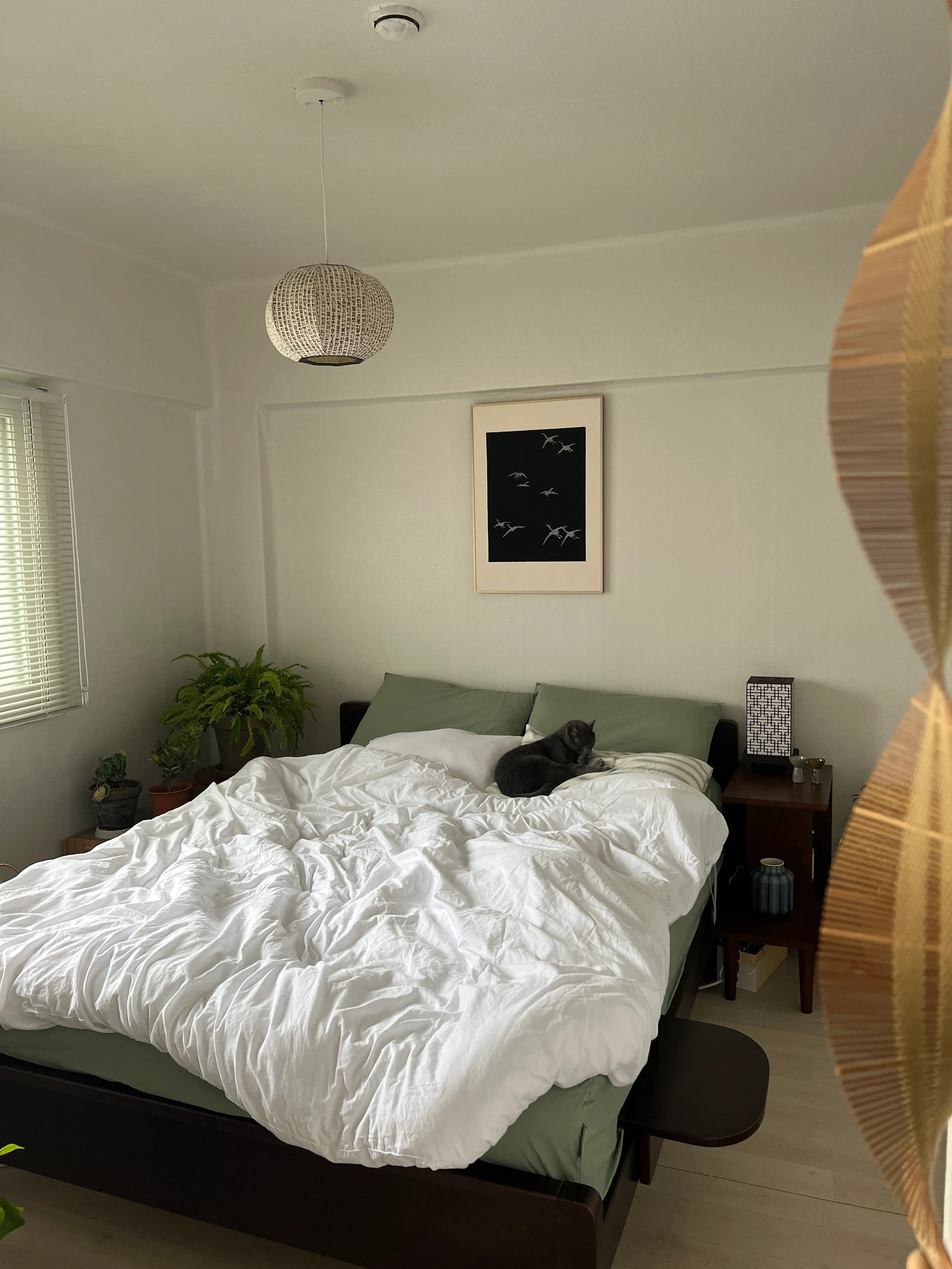 Low C-Shape Wood Vinyl Side Table user photo