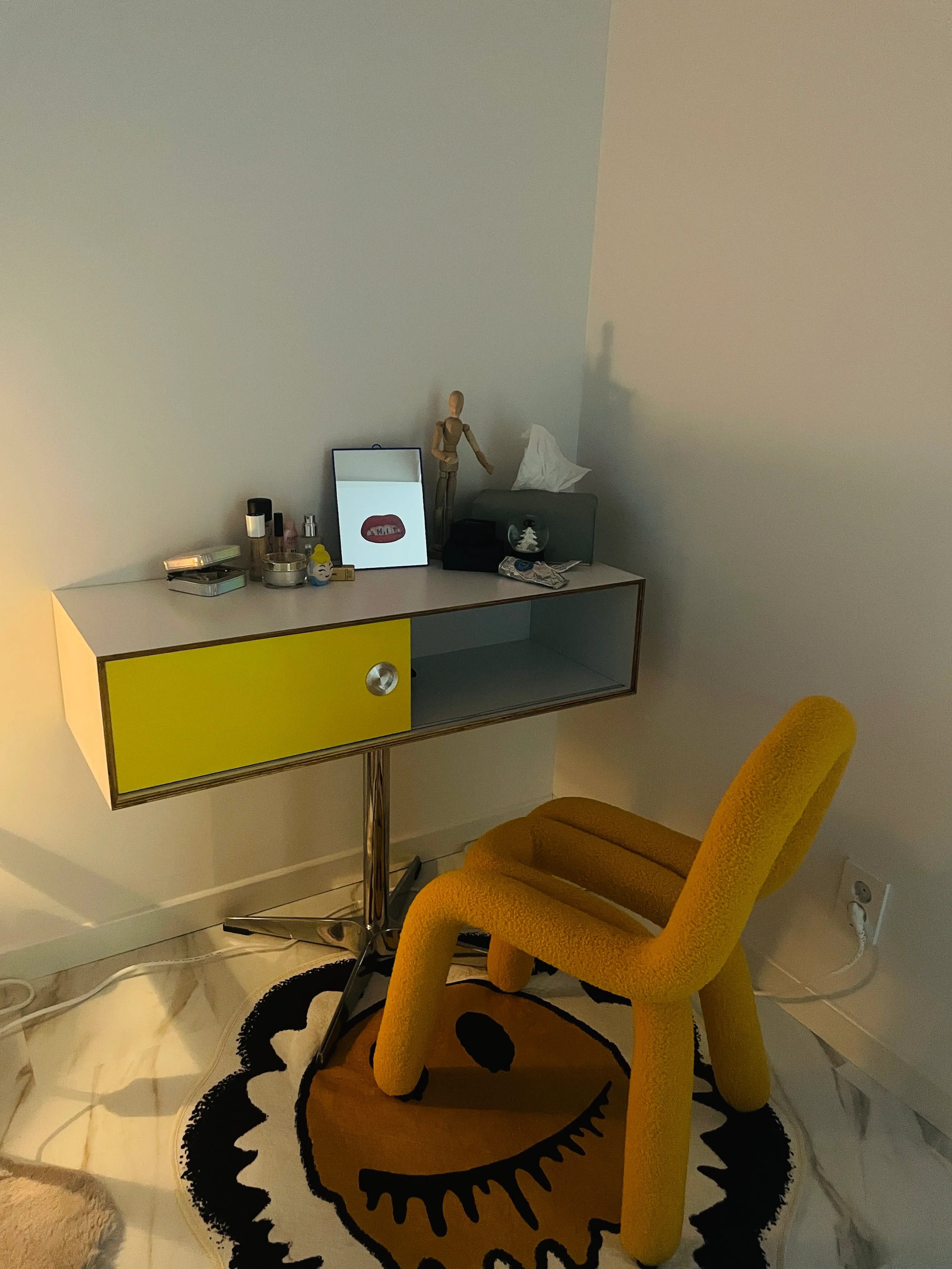 Curved Bouclé Loop Chair user photo