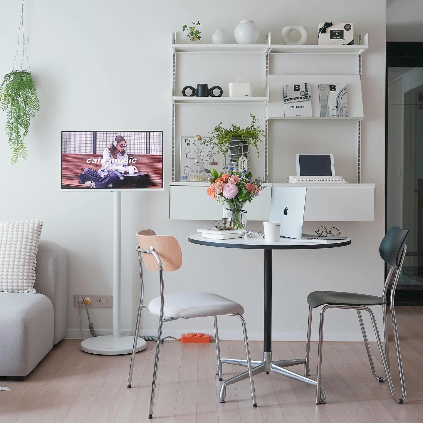 Wood Back Chrome Dining Chair user photo