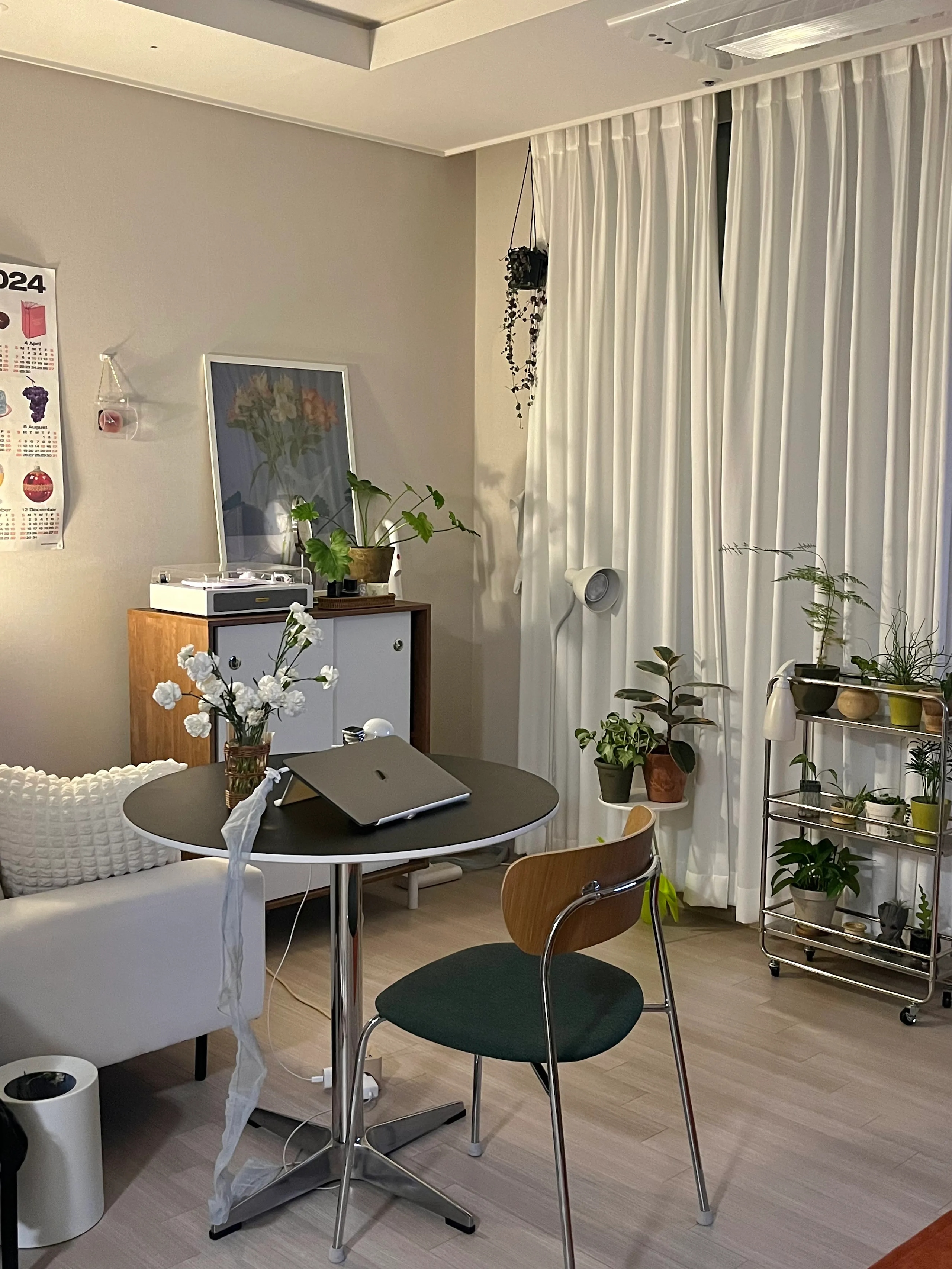 Wood Back Chrome Dining Chair user photo