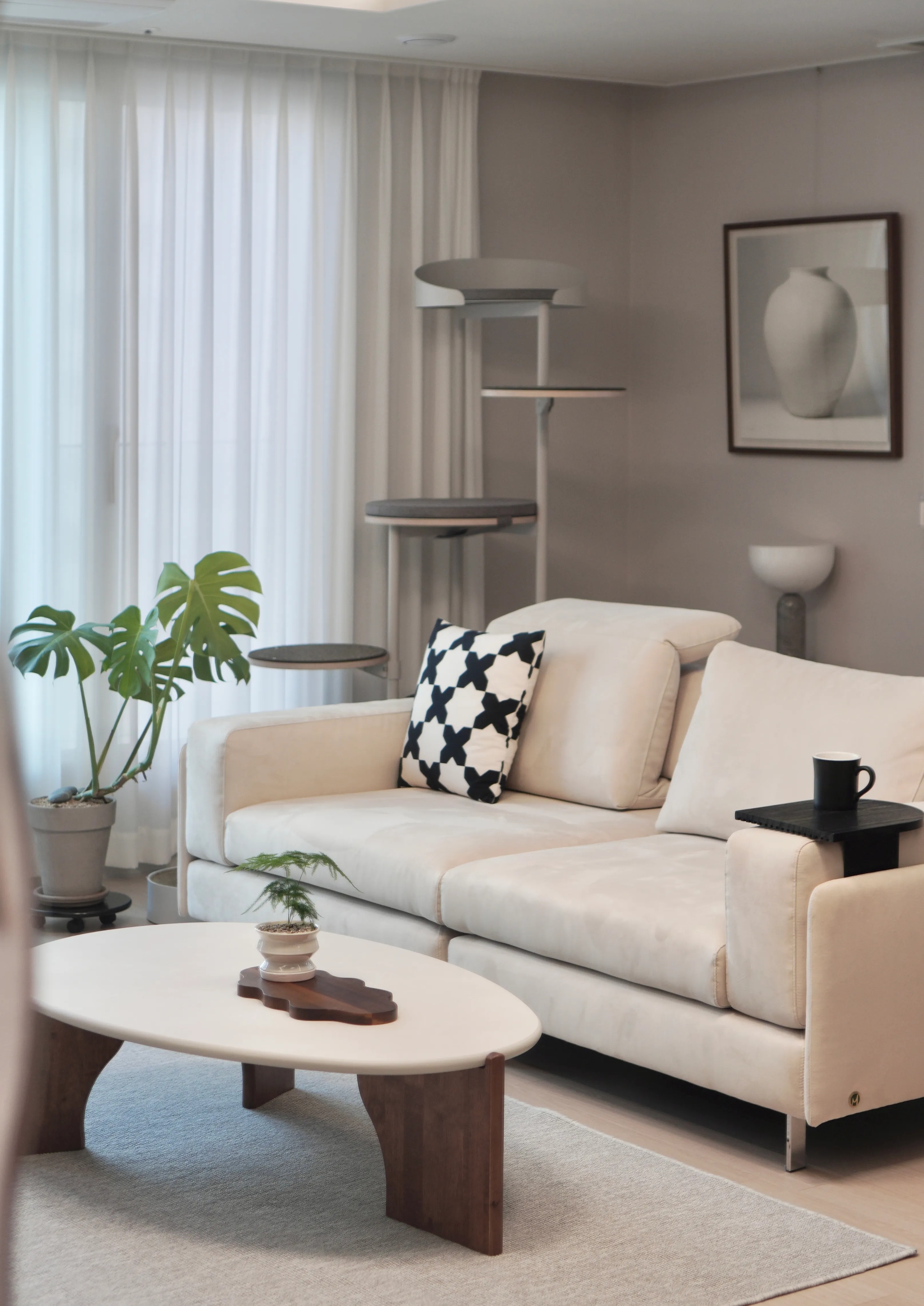 Oval Low-Profile Coffee Table user photo