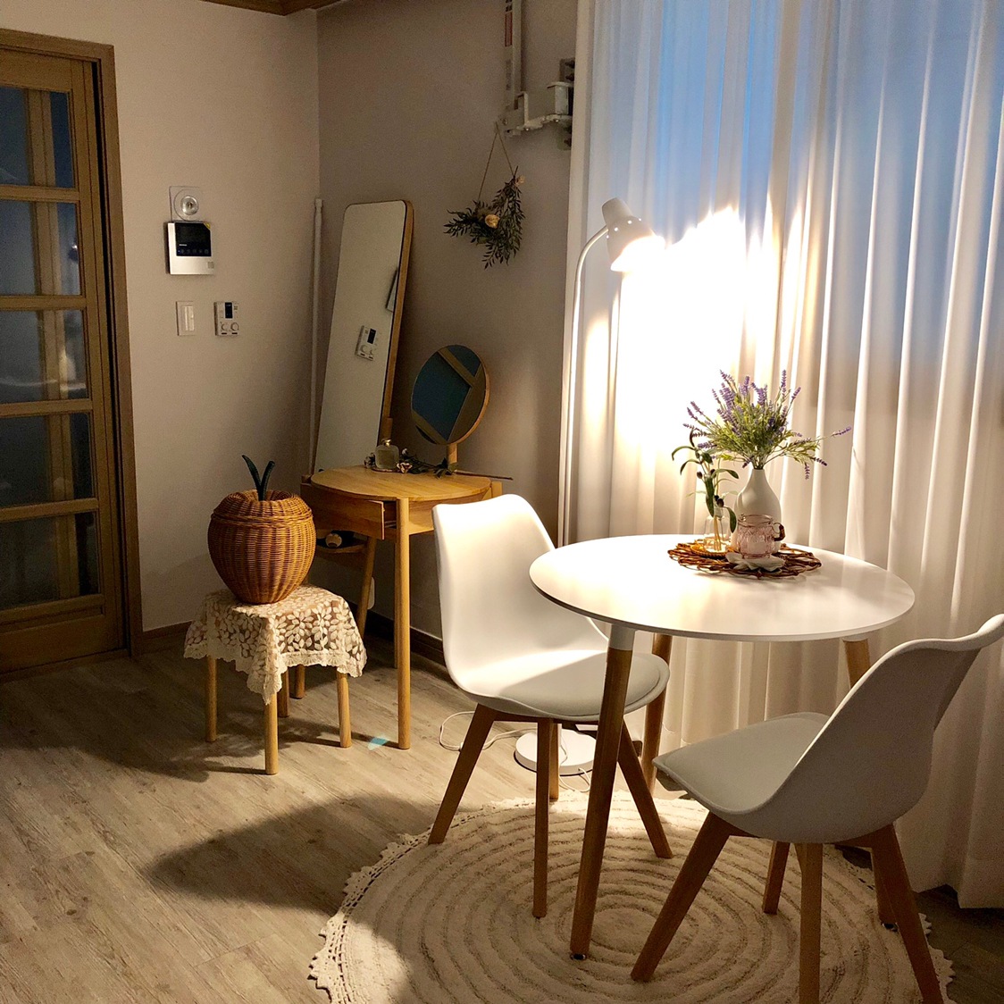 Molded Shell Dining Chair user photo