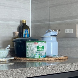 베러댄비포 식기세척기 클리너 |
식기세척기를 사용하다보면 가끔씩 물비린내가 올라올 때가 있었어요. 그럼 굉장히 찝찝한 느낌이,,,베이킹소다를 넣고 세척모드를 돌려도 해결이 안되고요.
식기세척기 필터를 매번 관리해주는 것도 귀찮아서 식기를 물로 헹궈서 돌려도 꼭 그럴 때가 있더라고요🥲
이번에 베러댄비포 식기세척기 클리너를 사용할 수 있는 기회가 있어 바로 세척을 해봤습니다. 
