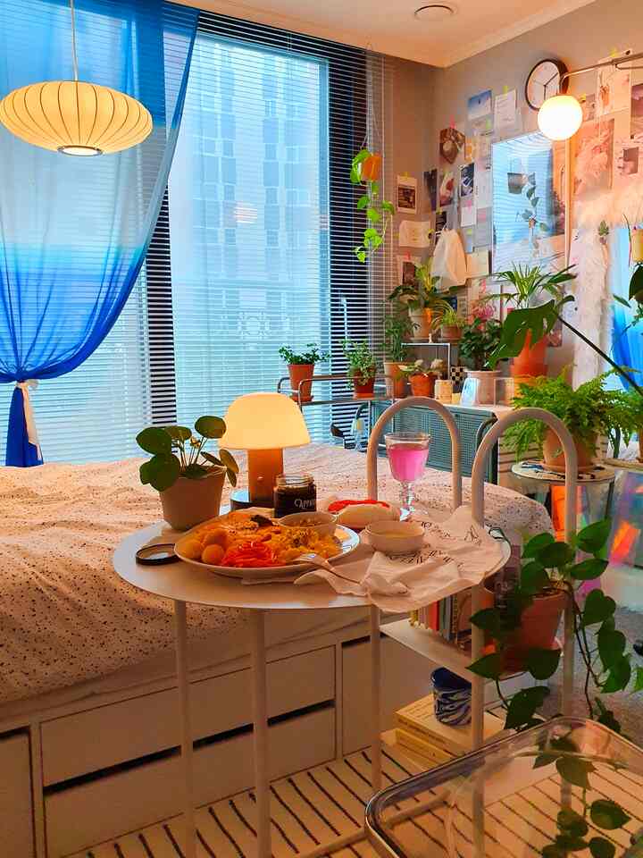 Plants bring life to a space. 🌿
