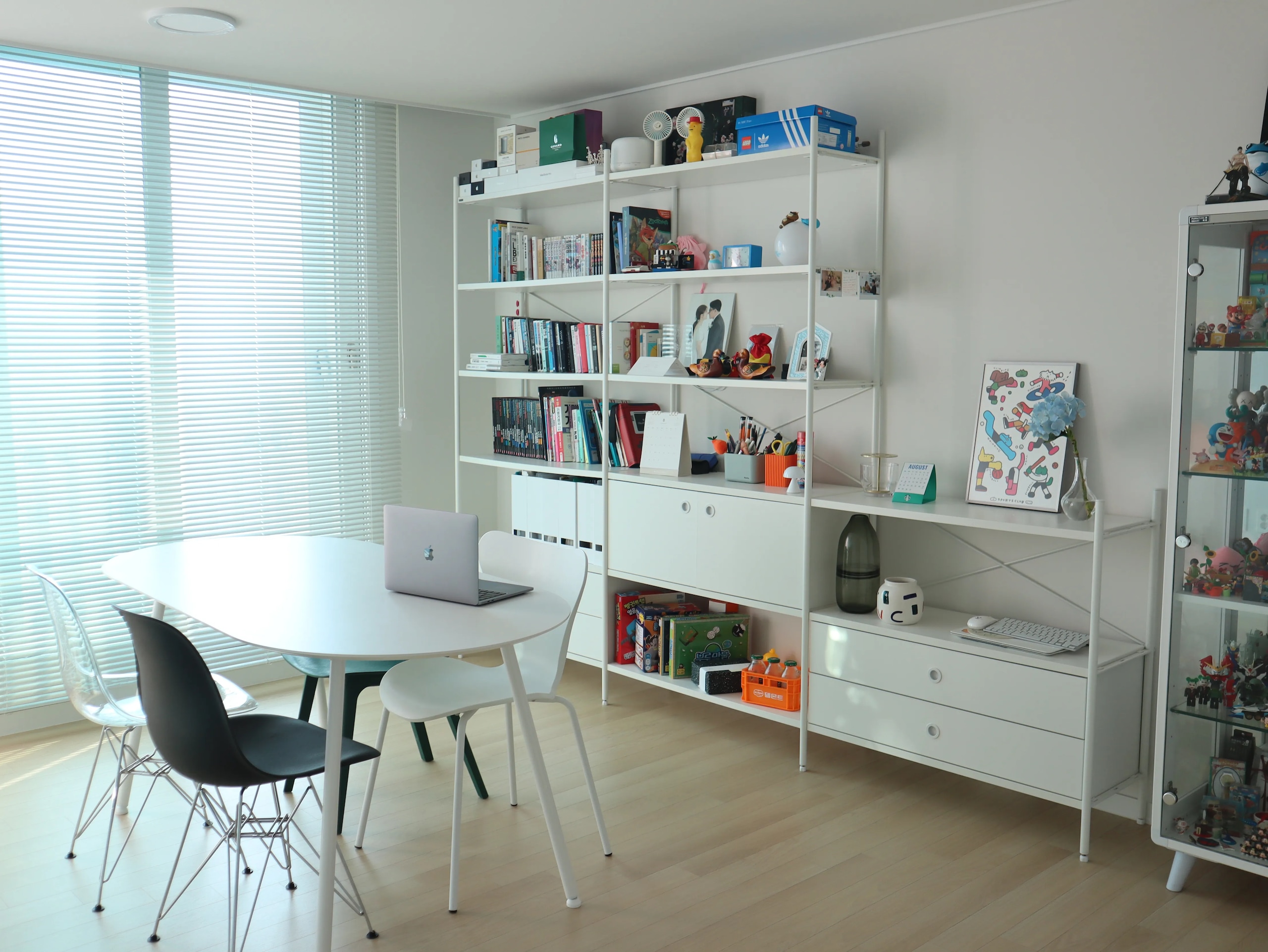 Eiffel Base Molded Chair user photo
