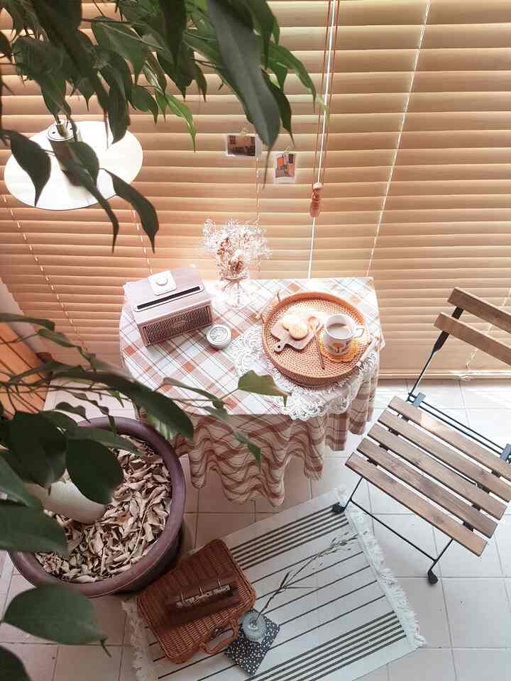 It was really cold this morning. It felt like we went straight from fall to winter~ >.<