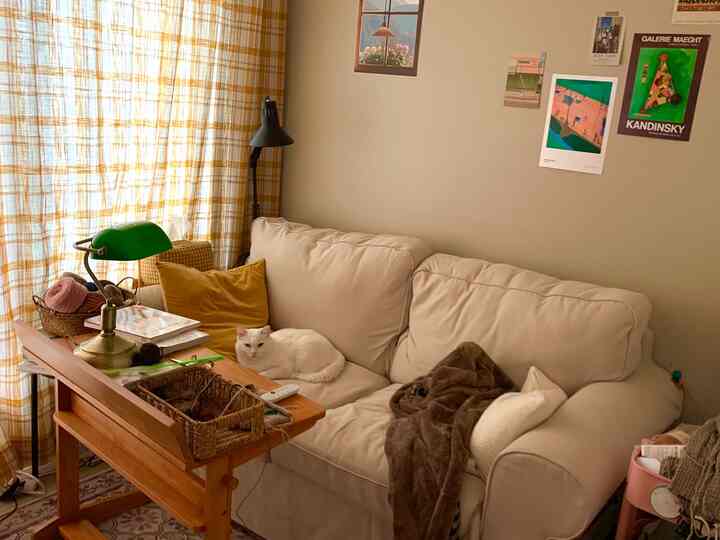 部屋ですが、リビングルームで使用中☆
ソファに座ってミッドを入れて編むとき一番幸せです。