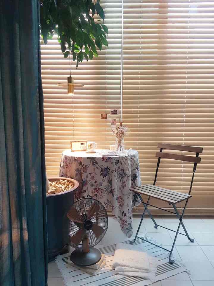 Because of the fine dust, I can't go out, so I'm having a cup of coffee on the veranda. :)