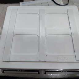 다이소에서 판매하는 두칸짜리 서랍장인데요. 원래 안에 물건을 보관했었는데, 나무 서랍장을 구입하면서 사용하지 않고 있었습니다. 책상 밑에 부착할 수 있는 서랍장을 찾다가 이 제품을 붙이면 괜찮겠다 싶어서 붙여봤는데 괜찮네요. 제품명은 다이소 멀티서랍장(소)2호 - 64914 #책상밑서랍장 #부착서랍장 #다이소 #책상밑서랍장 #부착서랍장 #다이소