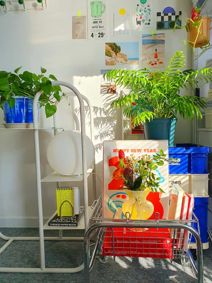 I'm happy about the flower gifts that come every month. Isn't it true that these small joys come together to create happiness? 💐