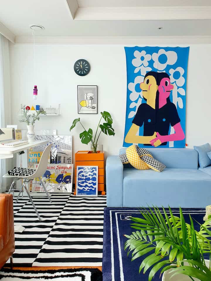 Lagipula, aku suka hal-hal yang berwarna-warni.
Merasa bersemangat. 💙💛🧡💚🖤

