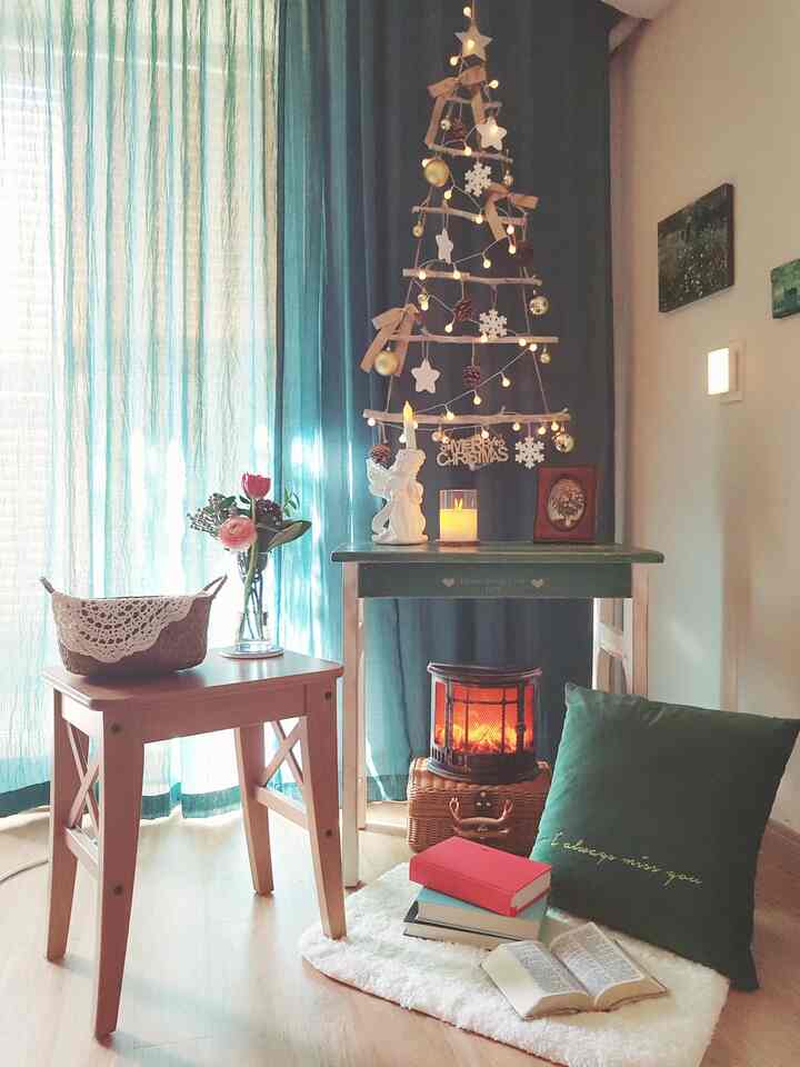 Since it's a small house, I couldn't even think about a big tree. I tried decorating Christmas with a wall tree I bought at E-Mart Traders. ^^ Since our curtains are teal, I hung it in front of the curtains, and I think it really creates a Christmas atmosphere~! :D