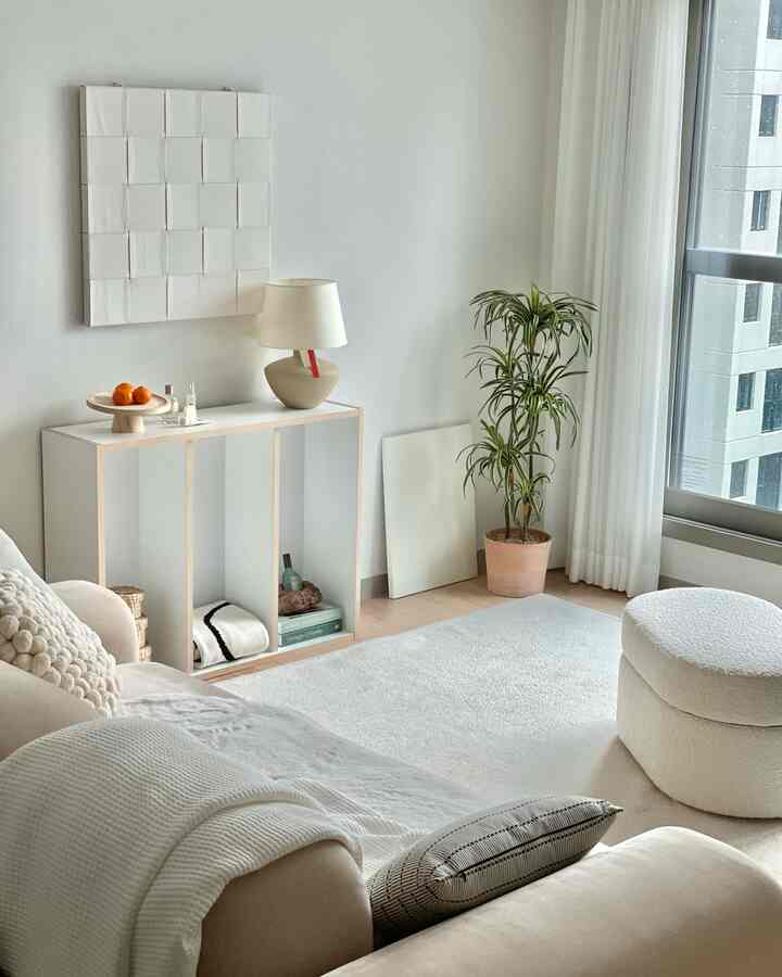 ■Rediscovering the shelf ■ Creating two different atmospheres with one shelf When you first look at the photo, you might think that this is the original storage unit, but in fact,
