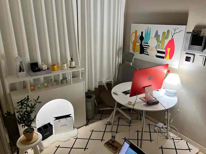 This is a man's house~ㅎ
It has a modern feel, but I added a colorful touch with the iMac, and since I'm a homebody, I spend a lot of time at home,
so I decorated it to make it feel like I want to stay in this space for a long time :)