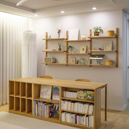 .
책육아에 대해 완전한 동의와 지지를 보내지만
집에 쌓이는 책은 나에게 스트레스 요인인지라
도서들은 주기적인 대여를 통해 비운뒤 채우고 있다. 
오늘도 200권의 책 패킹완료.
내일은 선반의 물건들도 옮기고
새로운책 맞을 준비를 해야겠다.
‍📚🙋‍♀️
.
