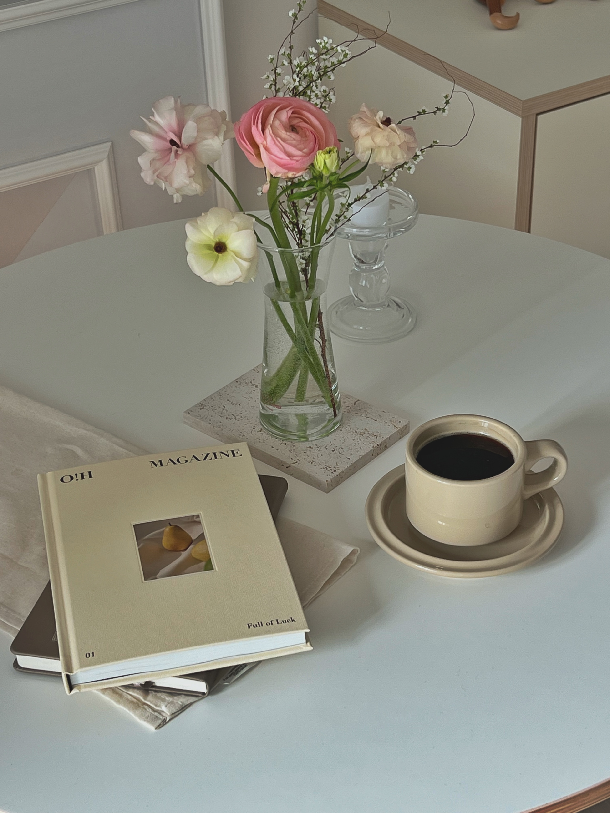 Glossy Ceramic Cup & Saucer Set user photo