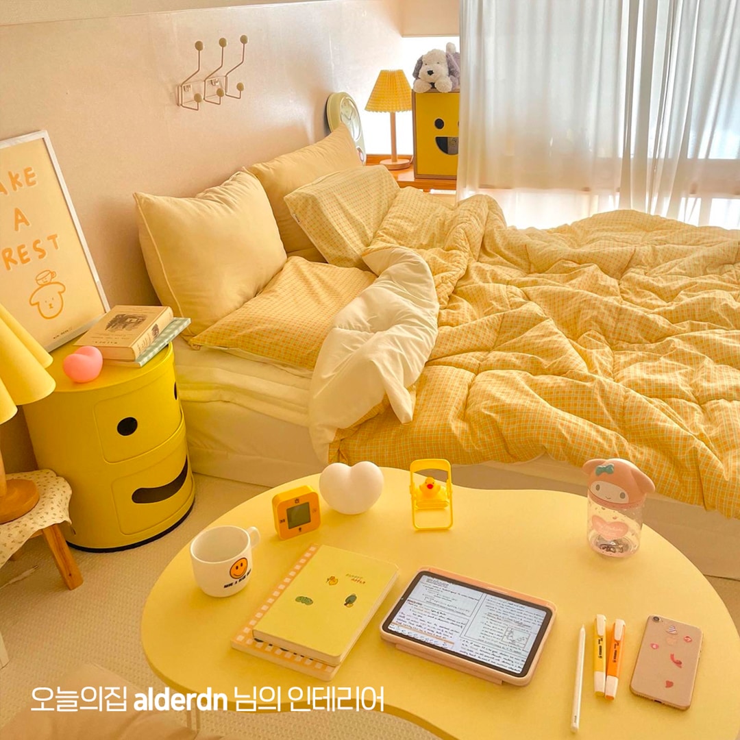 Supermat Apple Objet Folding Table user photo
