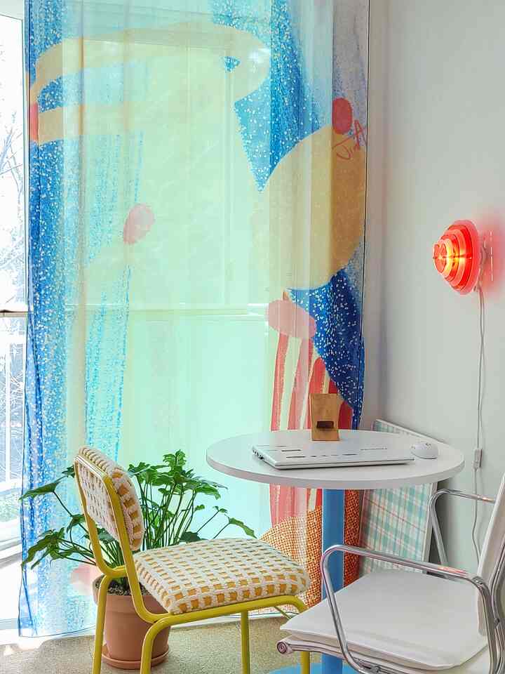 ちょっとした窓にも春が来たと思います🌷