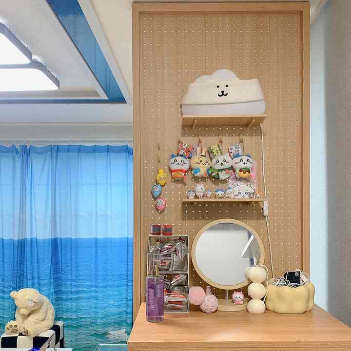 Produk Odakgu yang menyambut pemiliknya di pintu masuk +
Sebuah ruang yang berfungsi ganda sebagai tempat wastafel terakhir sebelum bekerja dan kafe di rumah.

Saya memutuskan untuk membuat ruang ini menggunakan range top. 
Sangat sulit untuk membeli rangkaian produk yang bisa saya pandang rendah dengan nyaman dari tinggi badan saya...

(Terima kasih kepada Odakgu Tomodachis yang membelinya langsung)