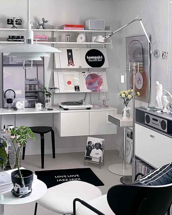 White and black toned living room featuring a turntable and music accessories in a minimalist ambiance