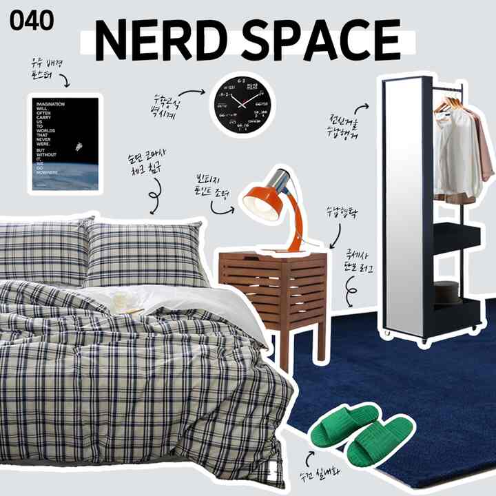 青いラグとチェック柄の寝具がある効率的で清潔な一人用寝室のインテリア