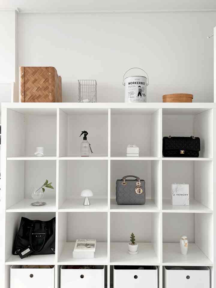 🧺 #오라이프 #1일1정리 

[Tips for creating a neat dressing room]

If I had to pick the most popular space in my house,
I think the dressing room always takes 1st or 2nd place. (I got complimented twice on the official IKEA account 🤍)

Today, I'm going to tell you about a simple, yet pretty and clean dressing room interior tip :)

#Storage #살림꿀팁 #살림템 #살림팁 #수납꿀팁 #수납템 #수납팁 #정리꿀팁 #정리템 #정리팁 #정리정돈 #드레스룸정리 #드레스룸수납 #드레스룸꿀팁 #드레스룸인테리어 #옷방인테리어 #옷방 #드레스룸 #신혼집인테리어 #신혼인테리어 #화이트인테리어