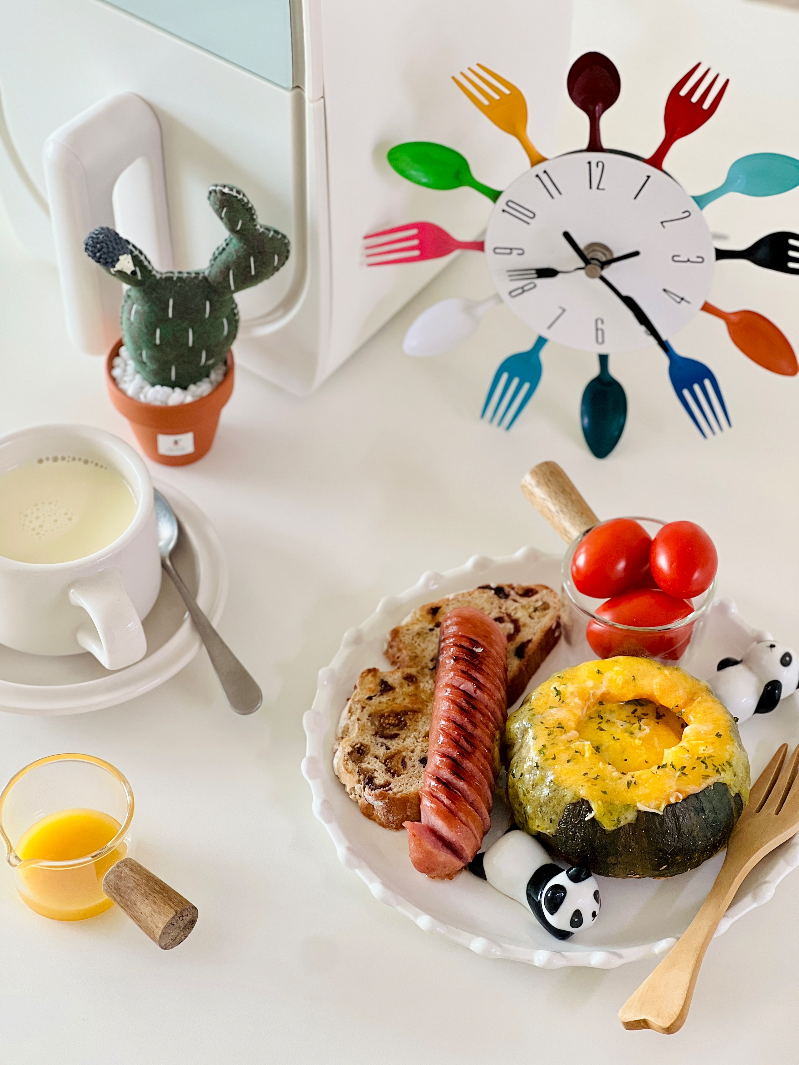 Glossy Ceramic Cup & Saucer Set user photo