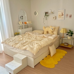 노랑덕후의 노란색 침실 💛✨🍃🧈⭐️
#오하우스시즌9 #차렵이불 #가을이불 #차렵이불추천 #침실인테리어 #노란색인테리어 #아이보리침구 #옐로우인테리어 #버터인테리어 #안방꾸미기 #안방인테리어 #신혼부부침실 #신혼부부인테리어 #거울 #아치형거울 #창문형거울 #포스터 #인테리어포스터 #빈티지포스터 #벽난로콘솔 #러그 #테이블 #모듈협탁 #침실스탠드 #아치형거울  